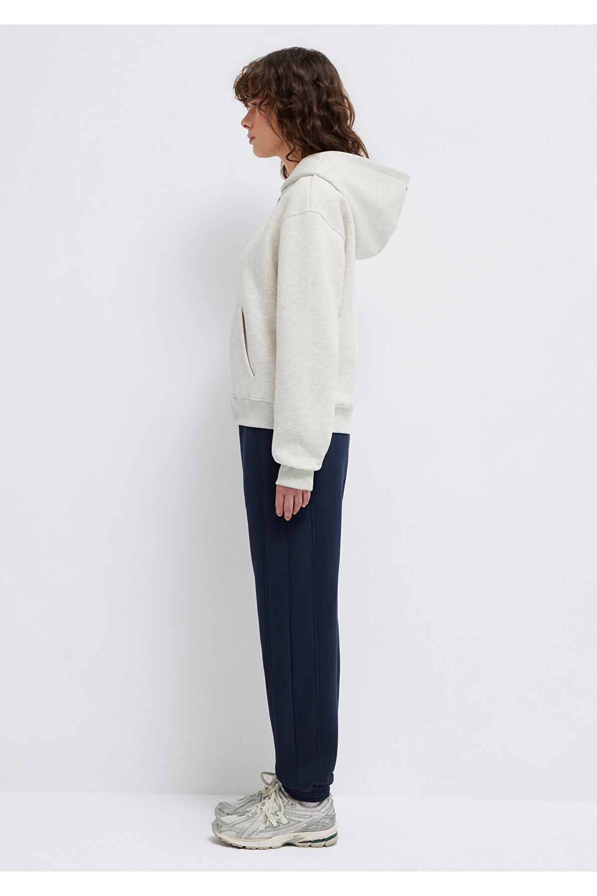 Mavi  Logo Nakış Detaylı Kapüşonlu Bej Sweatshirt 1S10532-85576 - Görsel 4