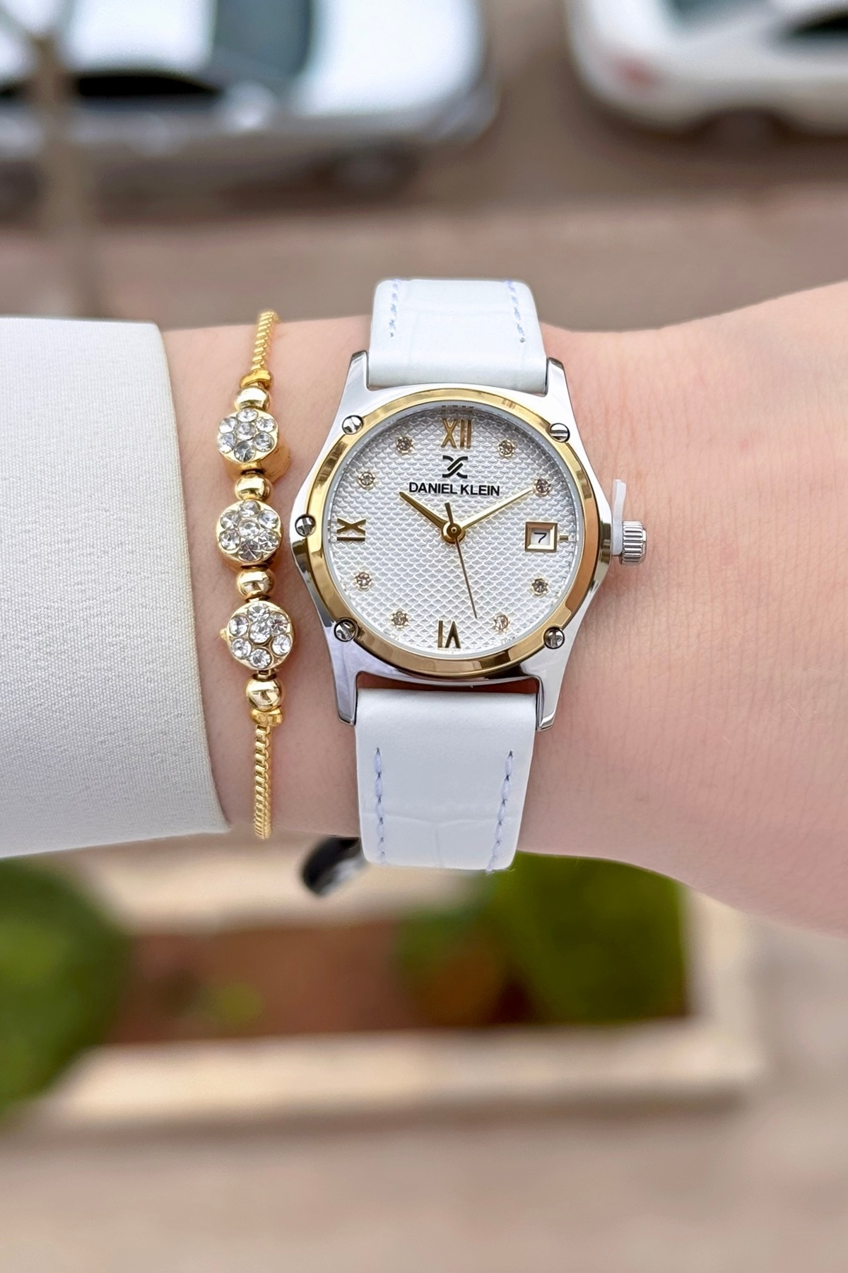 Case Yellow Silver Strap White Color 24 Months Warranty 29 Mm Women Wrist Watch