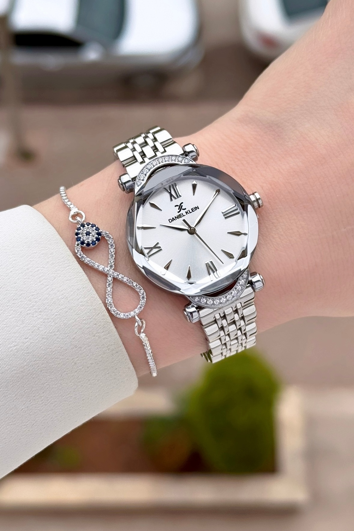 Women's Watch with Adjustable Strap in Silver Dkgnct75