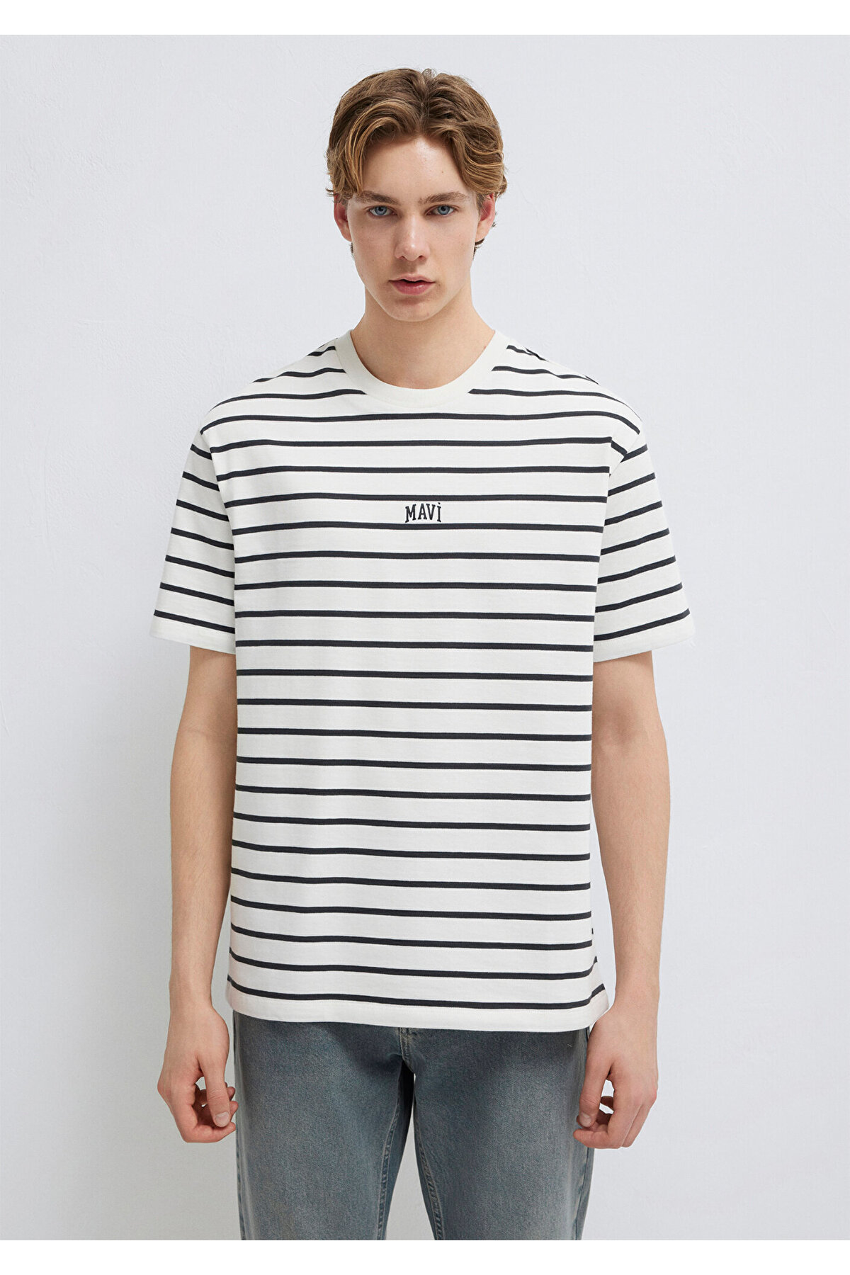 Mavi  Logo Baskılı Çizgili Beyaz Tişört Loose Fit / Bol Rahat Kesim 0612420-86678 - Görsel 3