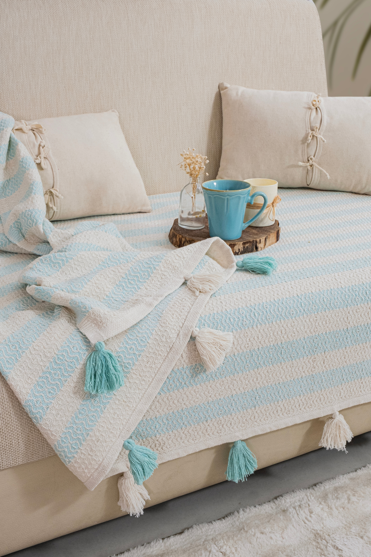 Liva Pompom Mint Sofa Cover 115 x 200 cm Sofa Sofa Bed Armchair Cover Shawl Fringed