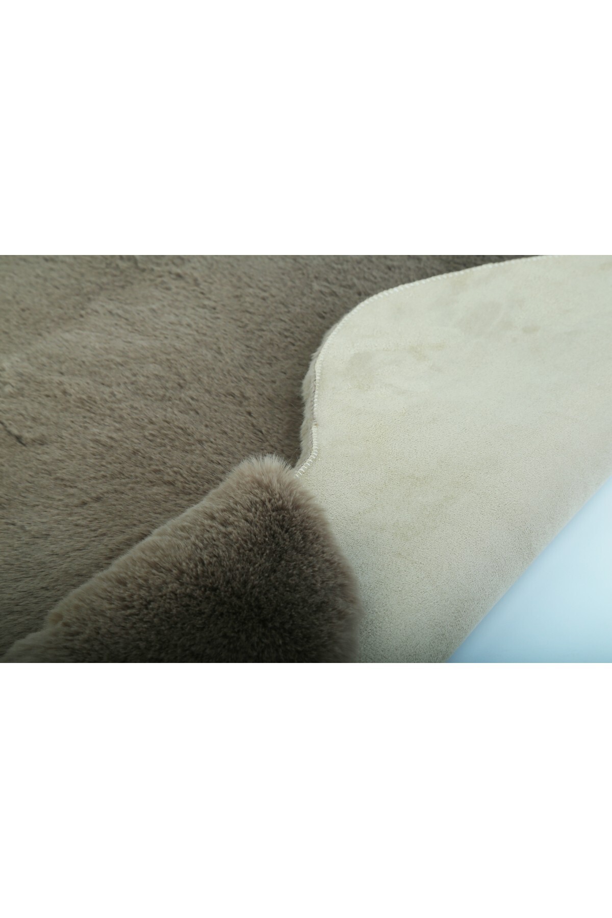 Bonnie Soft, Rabbit Feather, Premium Anti-Shedding, Anti-Slip Sole, Washable Fluffy Coat Rug
