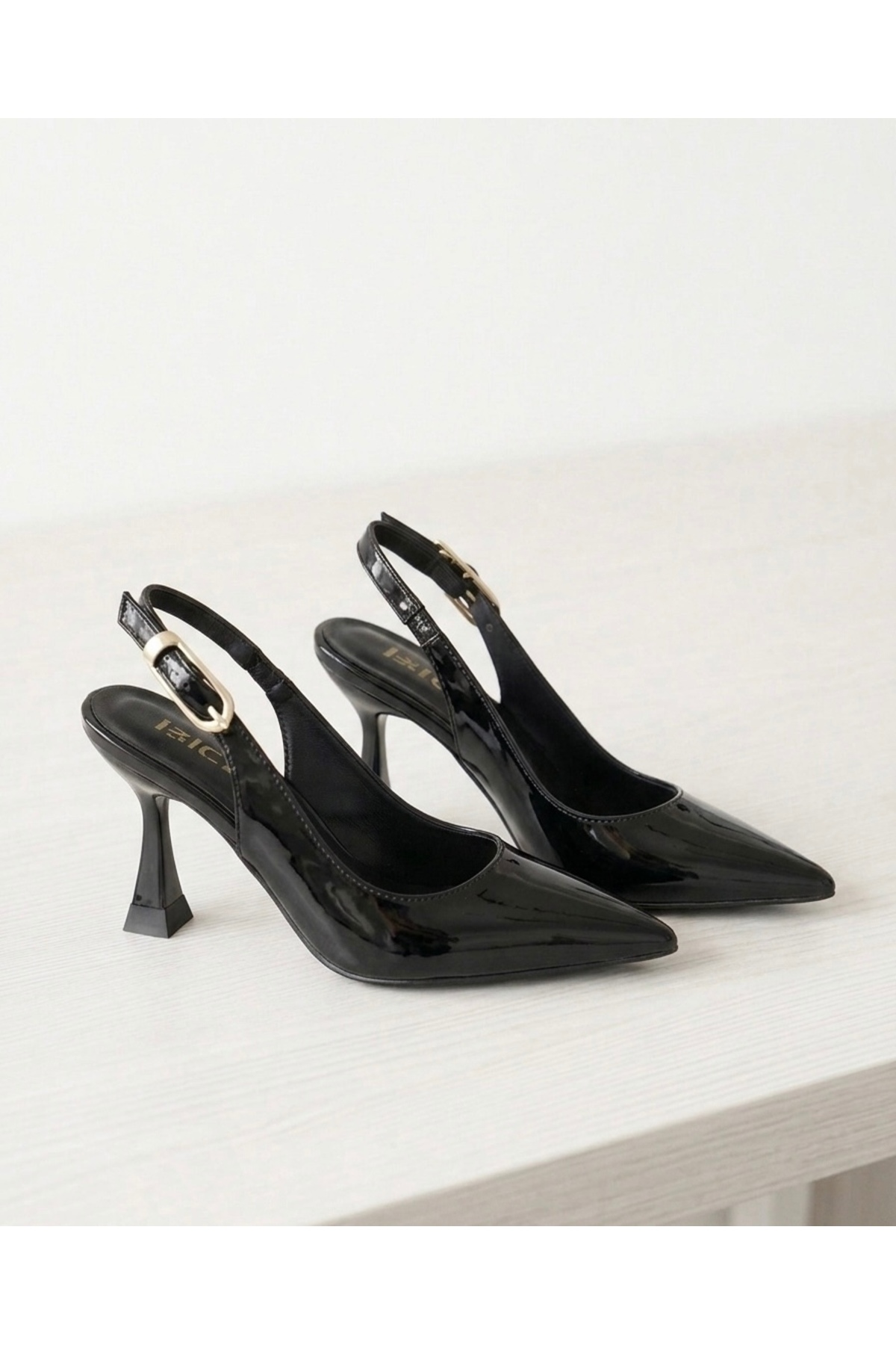 İZCE MODA  Kadın topuklu sivri bilekten bağlayan siyah rugan - Görsel 4