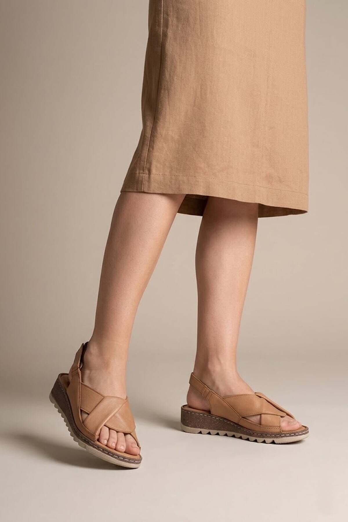 Elite 26YRhm018 Women's Genuine Leather Orthopedic Flat Sandals Tan