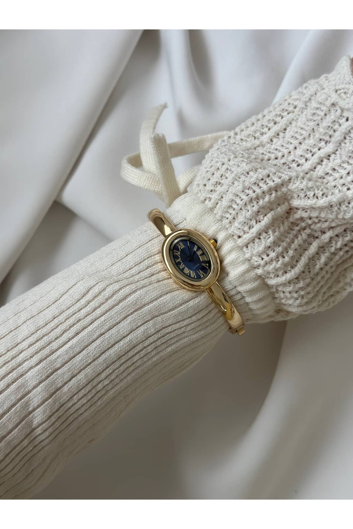 MERW Elisa Model Gold Siyah Renk Metal Kordon Vintage Seri Kadın Kol Saati görsel 3