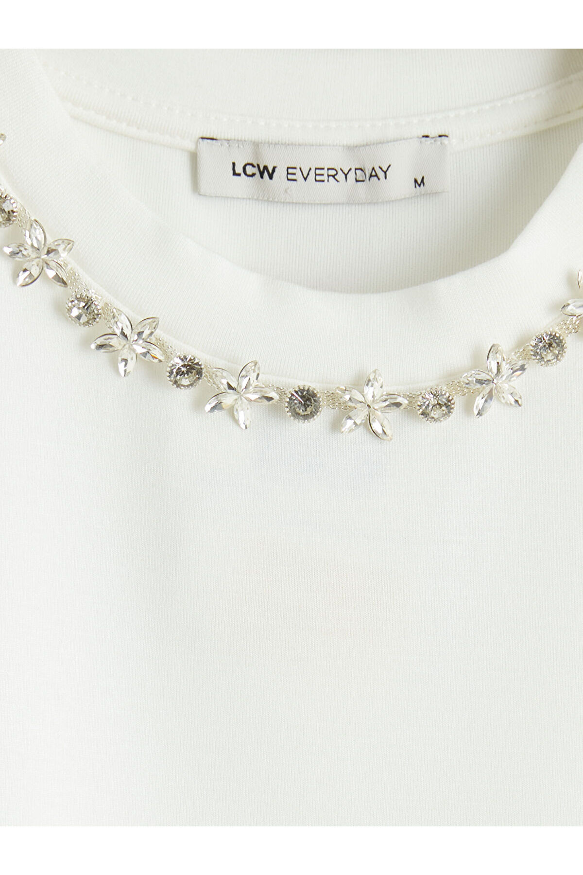 LC Waikiki NEVAVM Farkıyla LCW EVERYDAY Ekru oval Yaka Taşlı Kadın