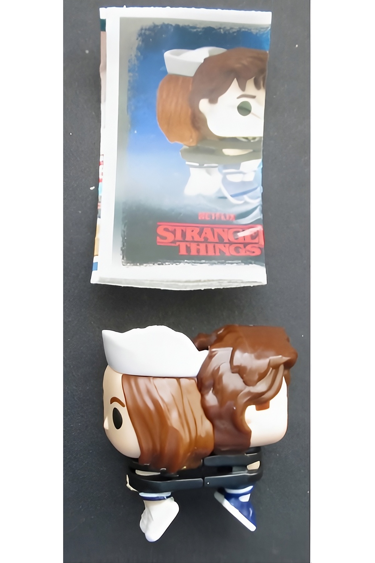 Kinder Joy Stranger Things Robin and Steve Funko Pop Figür