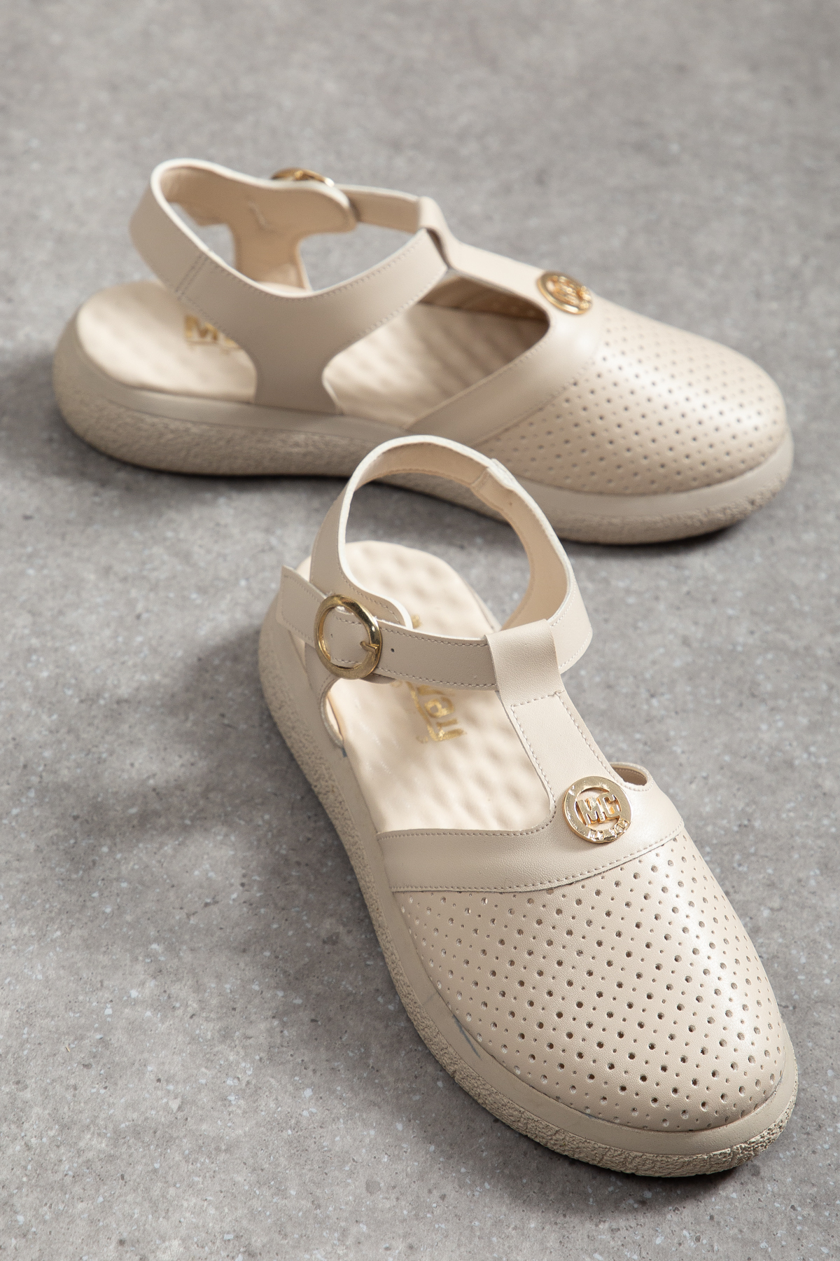 007 Breathable Buckle Nose Closed Smart Sole Anotomy Stylish Women's Sandals