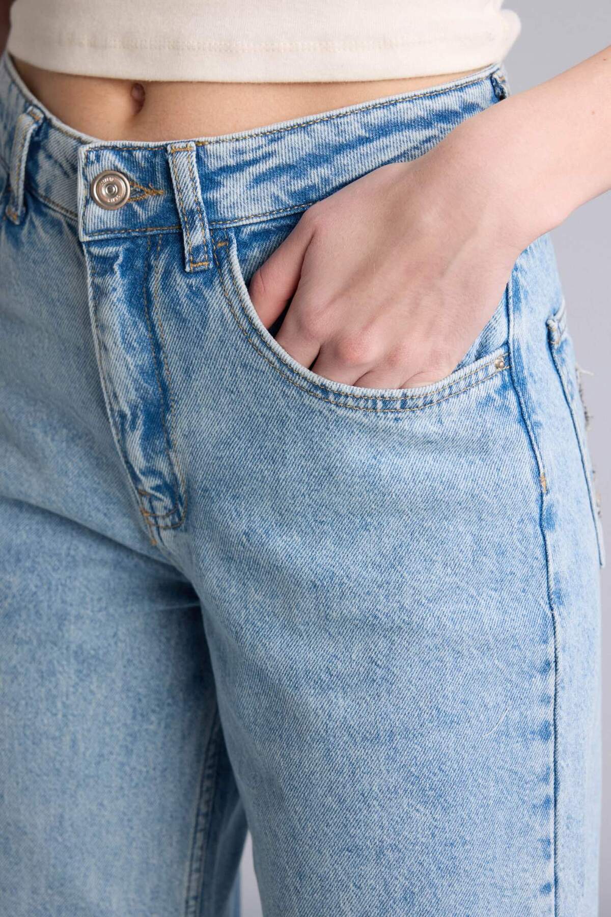 DeFacto %100 Pamuk Straıght Wıde Yüksek Bel Mavi Jean Yıkamalı Pantolon H3095AX26SM görsel 4