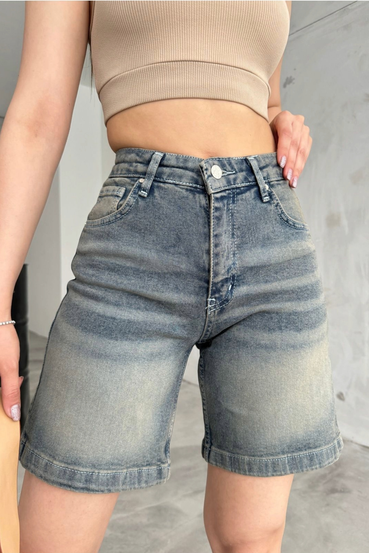 Kadın Kar Yıkama Soluk Efektli Yüksek Bel Denim Şort KOYU 6