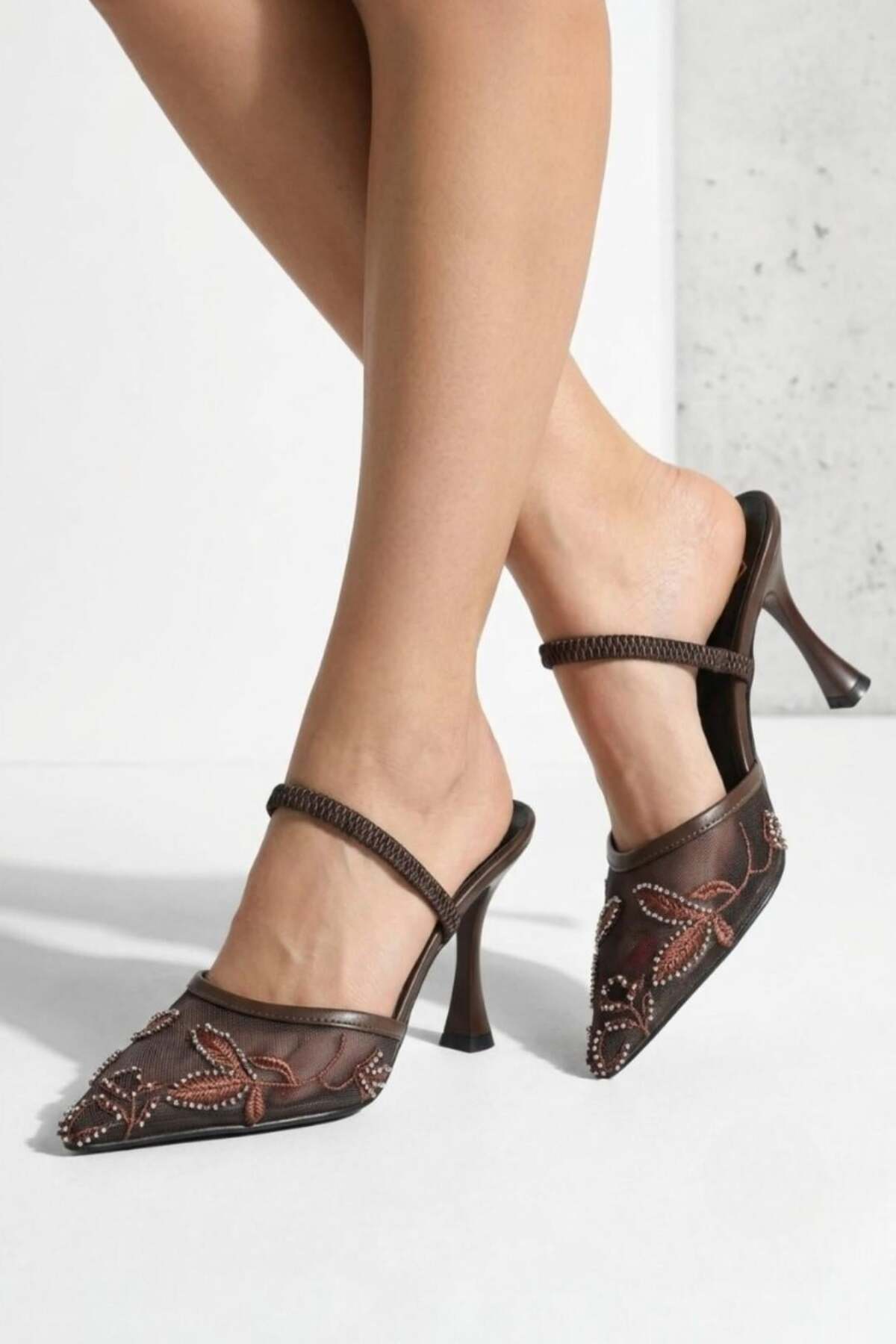 Fox Shoes Y752176315 Kahverengi File Boncuk İşlemeli İnce Topuklu
