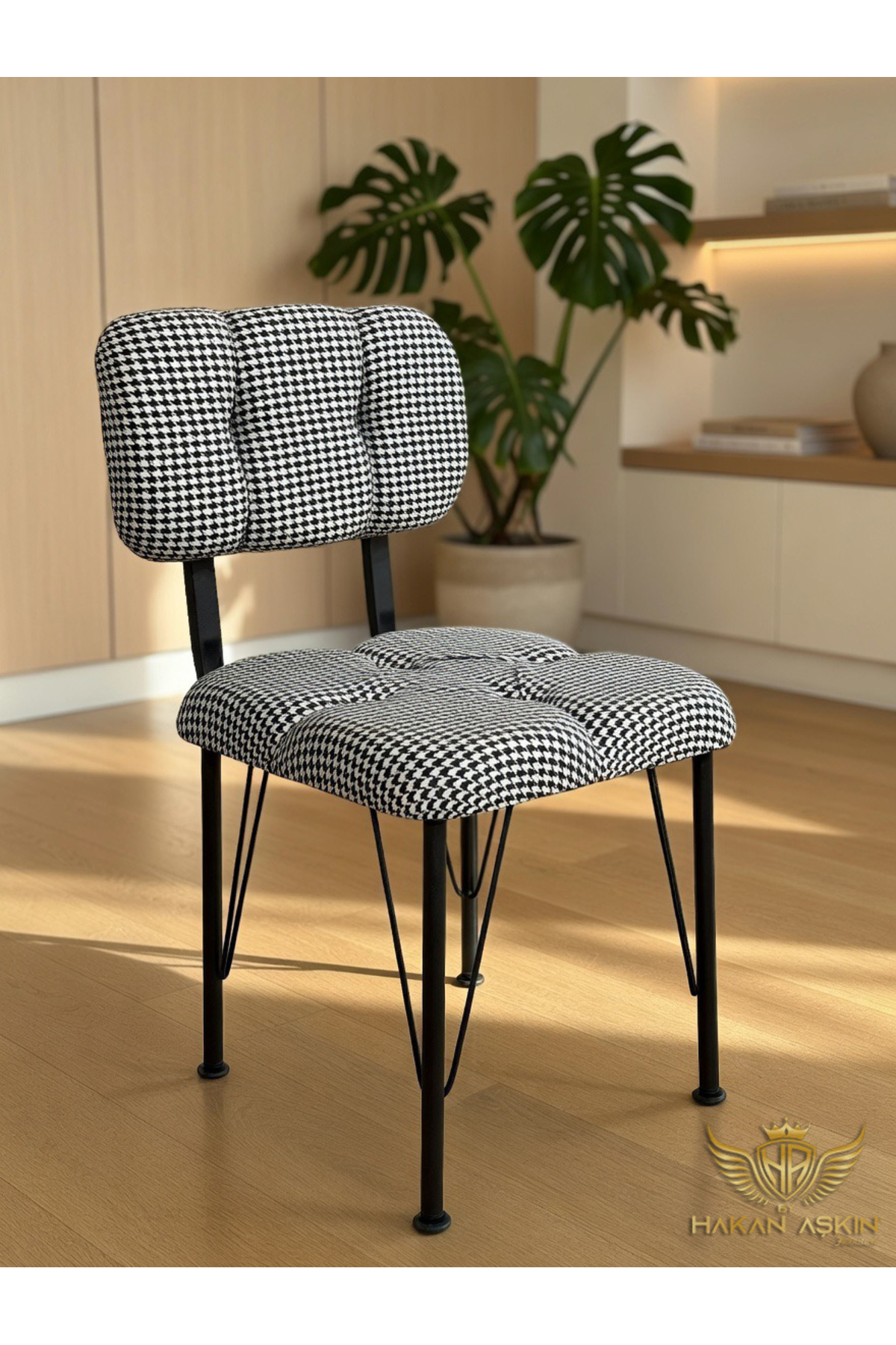 Capella Single Back Novolux quilted houndstooth 42x42