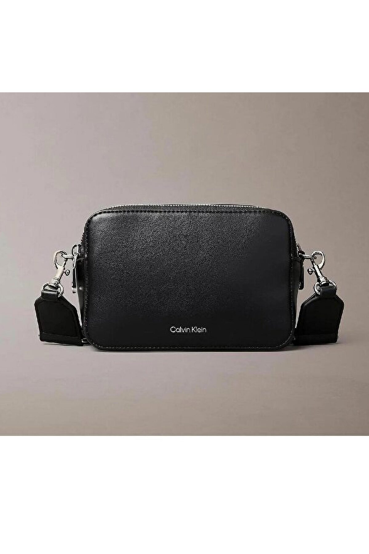 Calvin Klein LV04F3165G YIP 0 TORBA NA APARAT Z PODWÓJNYM PASKIEM PASOWYM