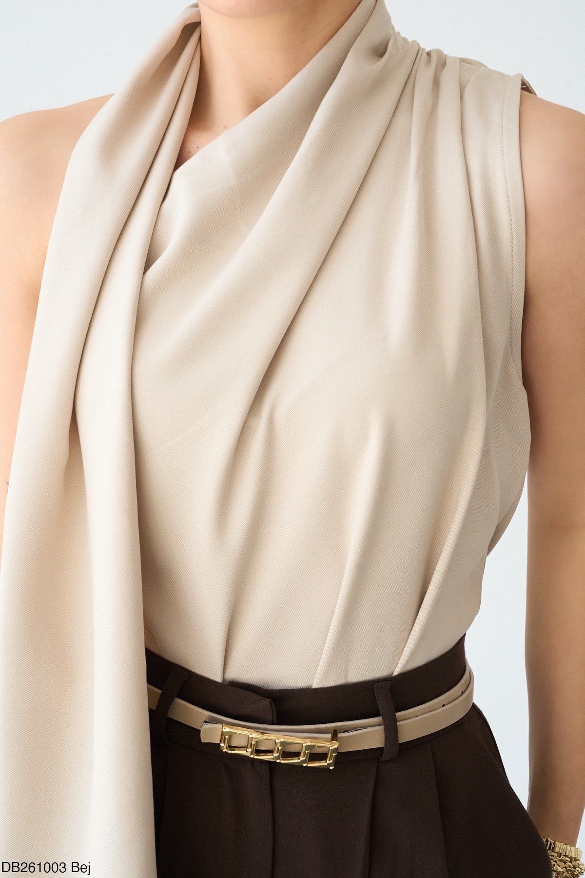 Qu Style  BOYUNDAN GEÇİRMELİ BLUZ