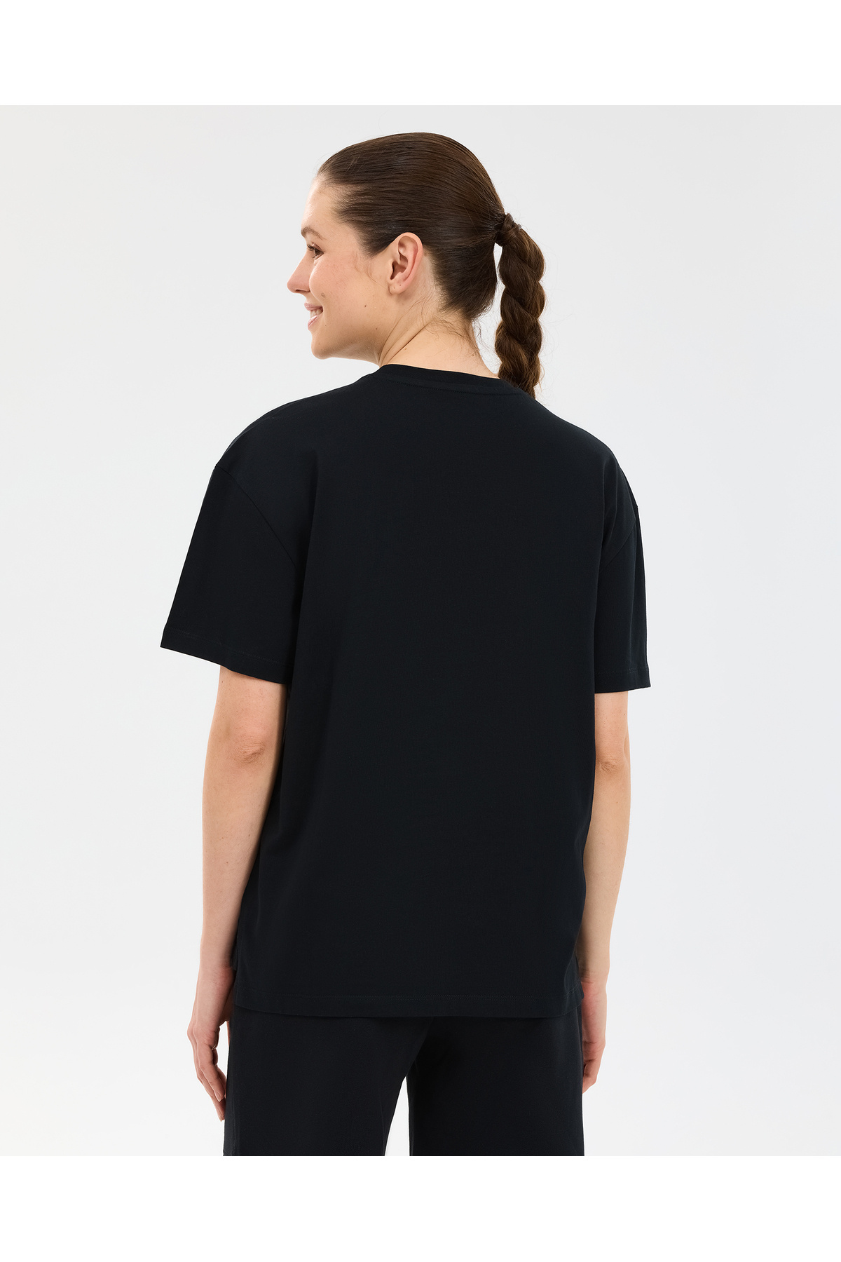 SKECHERS W Graphic T-Shirt Short Sleeve T-Shirt Kadın Siyah Tshirt S2610017-3817 görsel 3