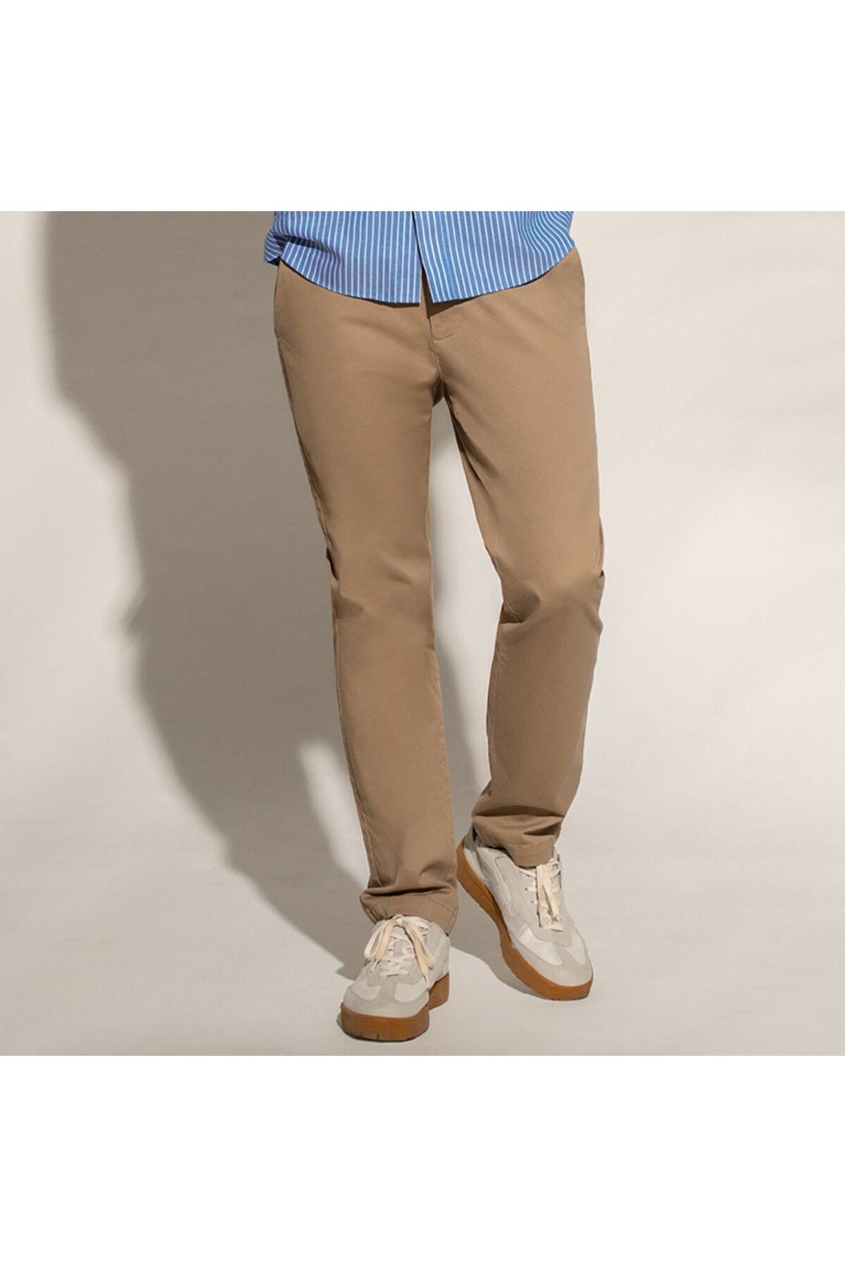 Giordano Men’s Slim Tapered Stretch Twill Khakis with Elastic Waist