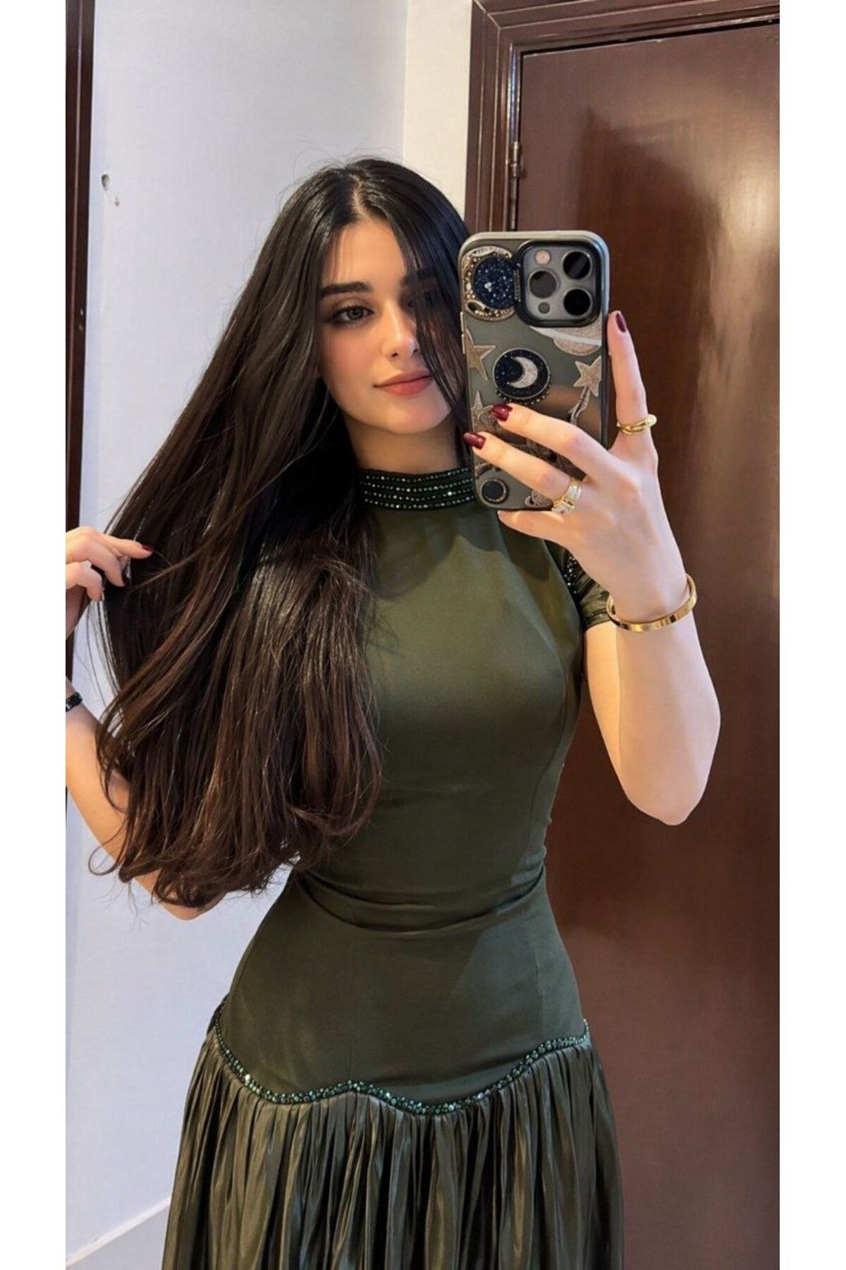 فستان أنيق بتصميم انثوي
