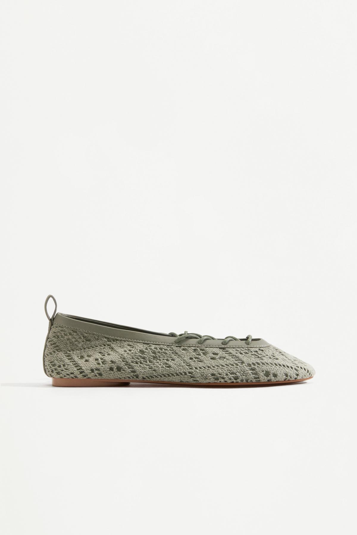 Knit effect flats