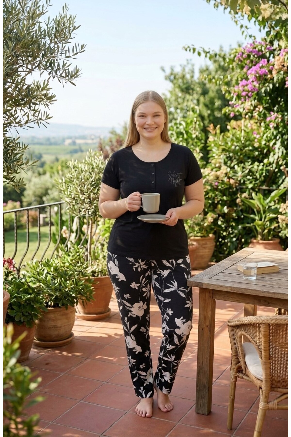 Women's Black Plus Size Floral Pattern Crew Neck 3 Buttons Lycra Viscose Short Sleeve Pajamas Set