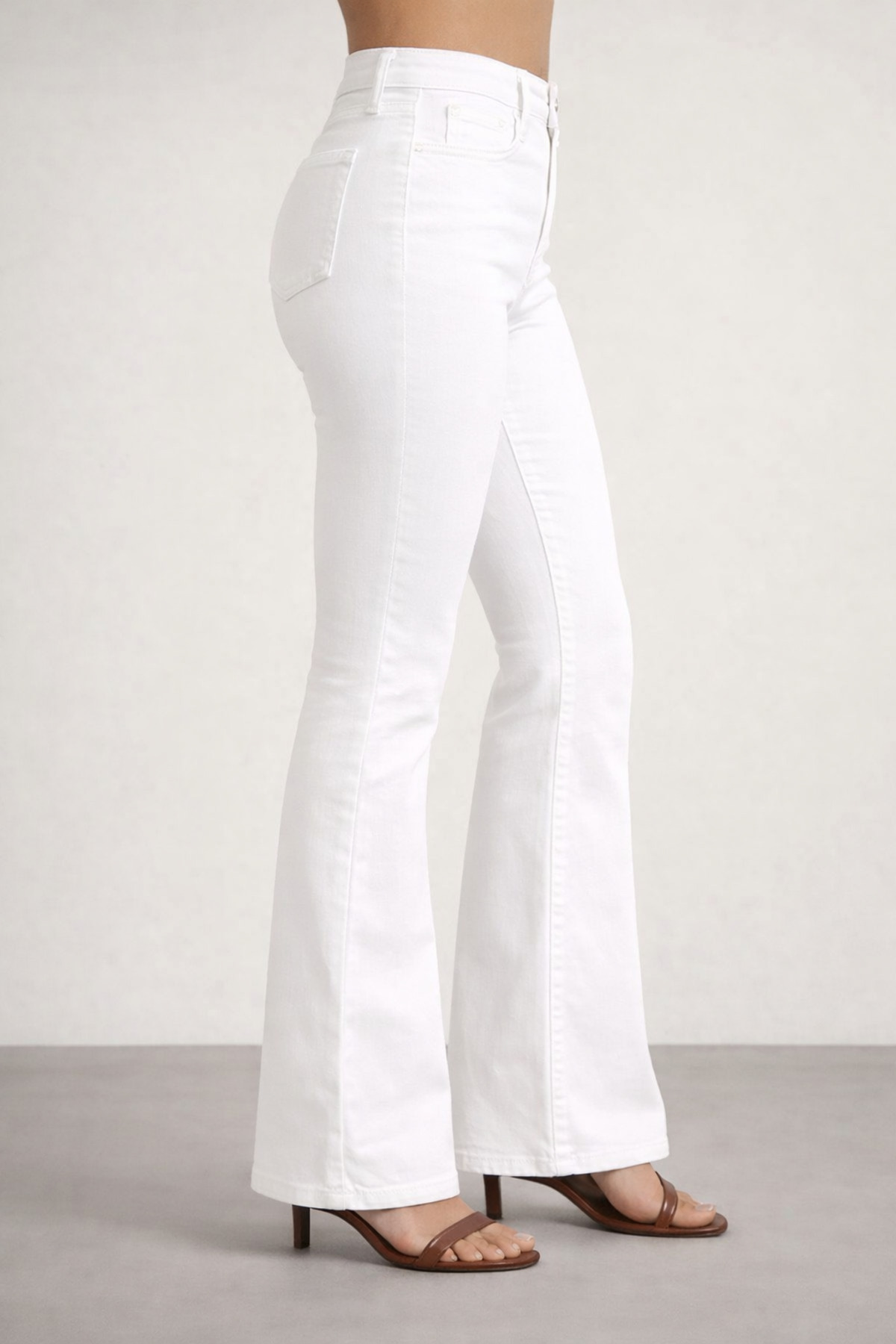 DELDNM Isabelle Kadın Yüksek Bel Beyaz Likralı İspanyol Paça Flare Jeans Pantolon Comfort Uzun