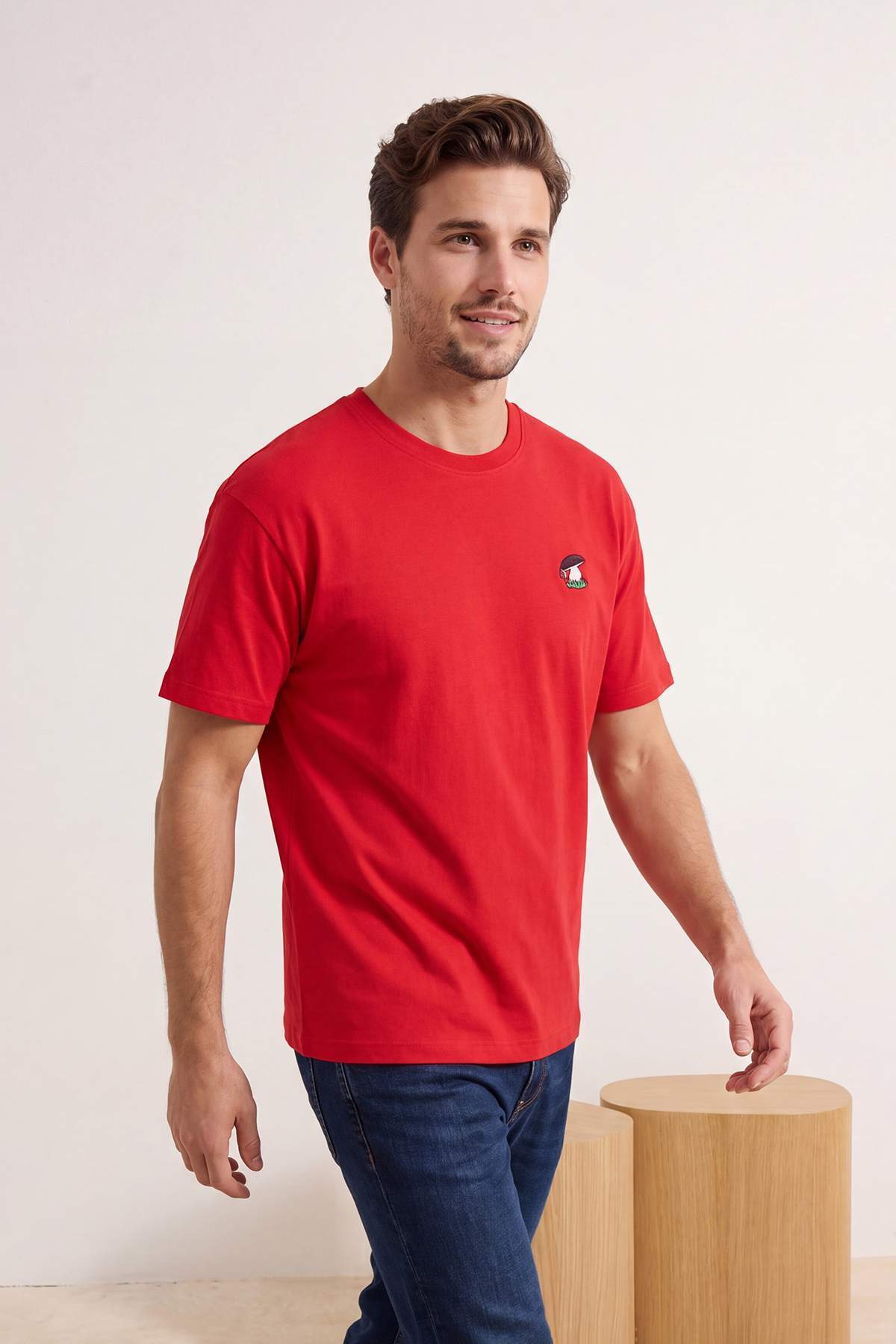 Trendyolmilla  Kırmızı Oversize/Geniş Kesim Mantar Nakışlı %100 Pamuk T-Shirt TMNSS26TS00047 - Görsel 2