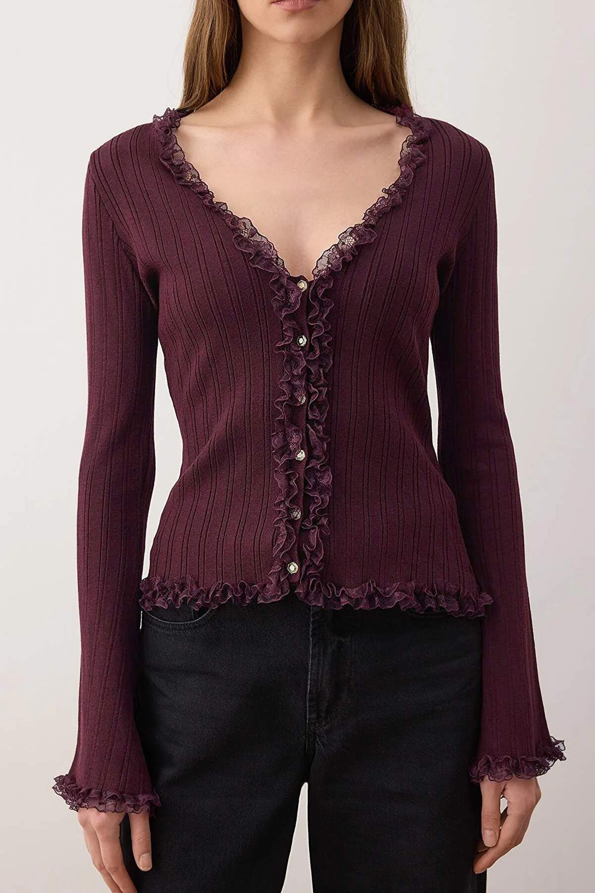 Trendyolmilla  Mürdüm Dantel Garnili Premium/Özel İplikli Fitted/Vücuda Oturan Triko Hırka TWOAW26HI00098 - Görsel 3