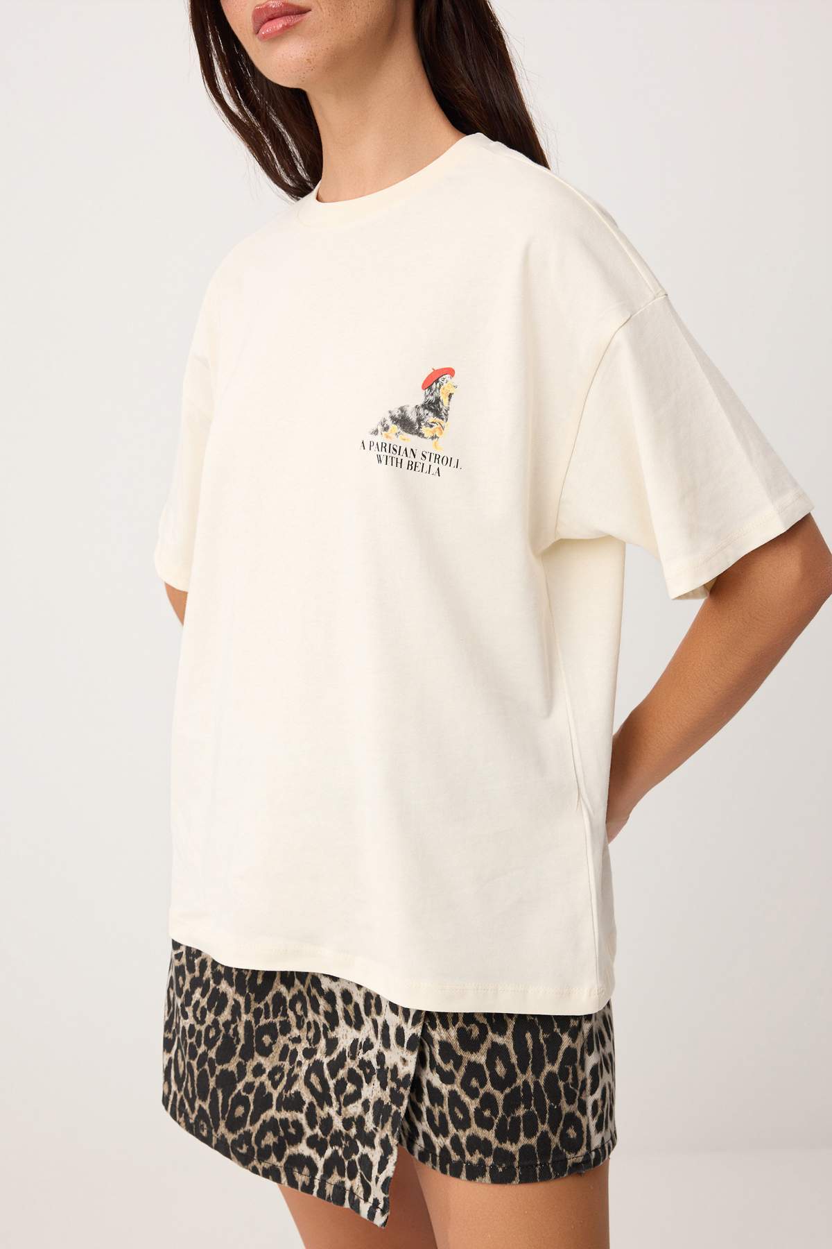 Trendyolmilla  Ekru Baskılı Oversize/Geniş Kalıp Kısa Kollu Örme T-Shirt TWOSS26TS00292 - Görsel 4