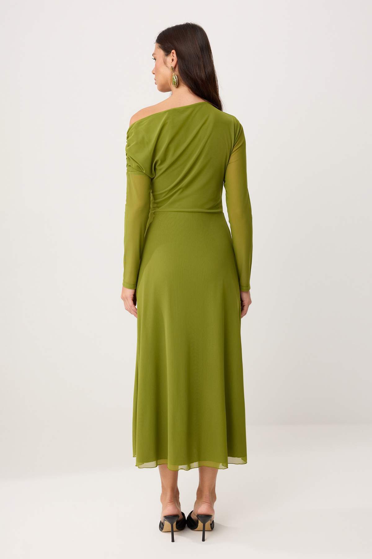 Trendyolmilla  Yağ Yeşil Aksesuar Detaylı Astarlı Tül Asimetrik Yaka Yırtmaçlı Maxi Örme Elbise TWOAW26EL00320 - Görsel 5