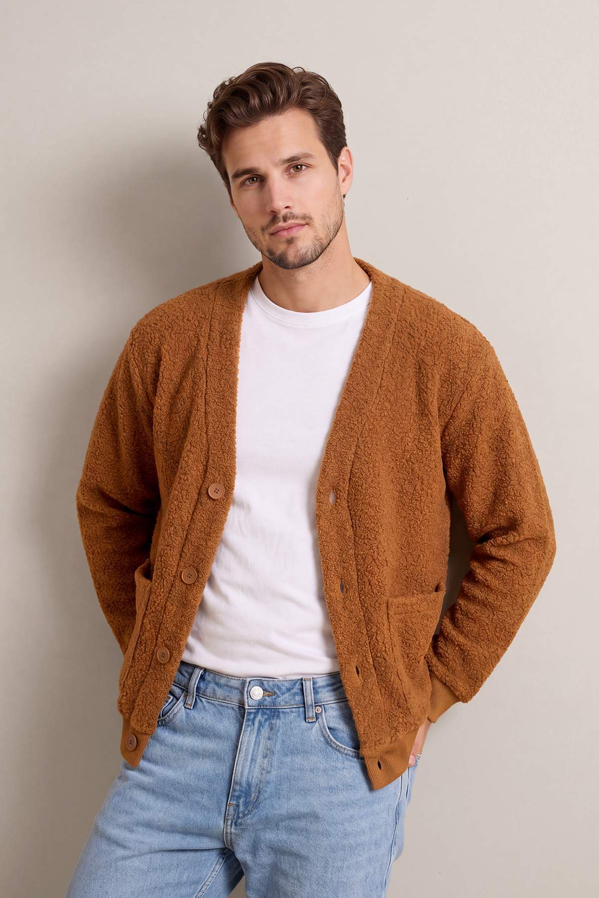 Trendyolmilla  Camel Oversize/Geniş Kesim V Yaka Düğmeli Dokulu Kalın Hırka TMNAW26HI00004