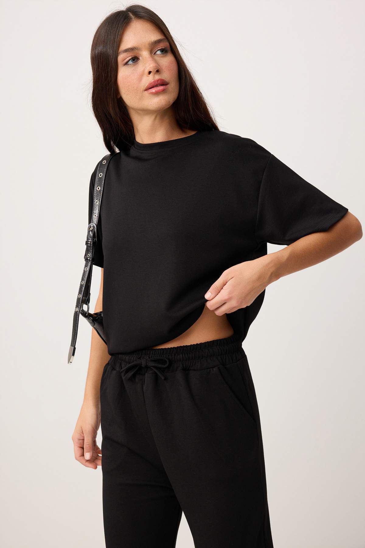 Trendyolmilla  Siyah Kısa Kol Bisiklet Yaka Relaxed/Rahat Kalıp Esnek Örme Alt - Üst Takım TWOAW26AU00084 - Görsel 2