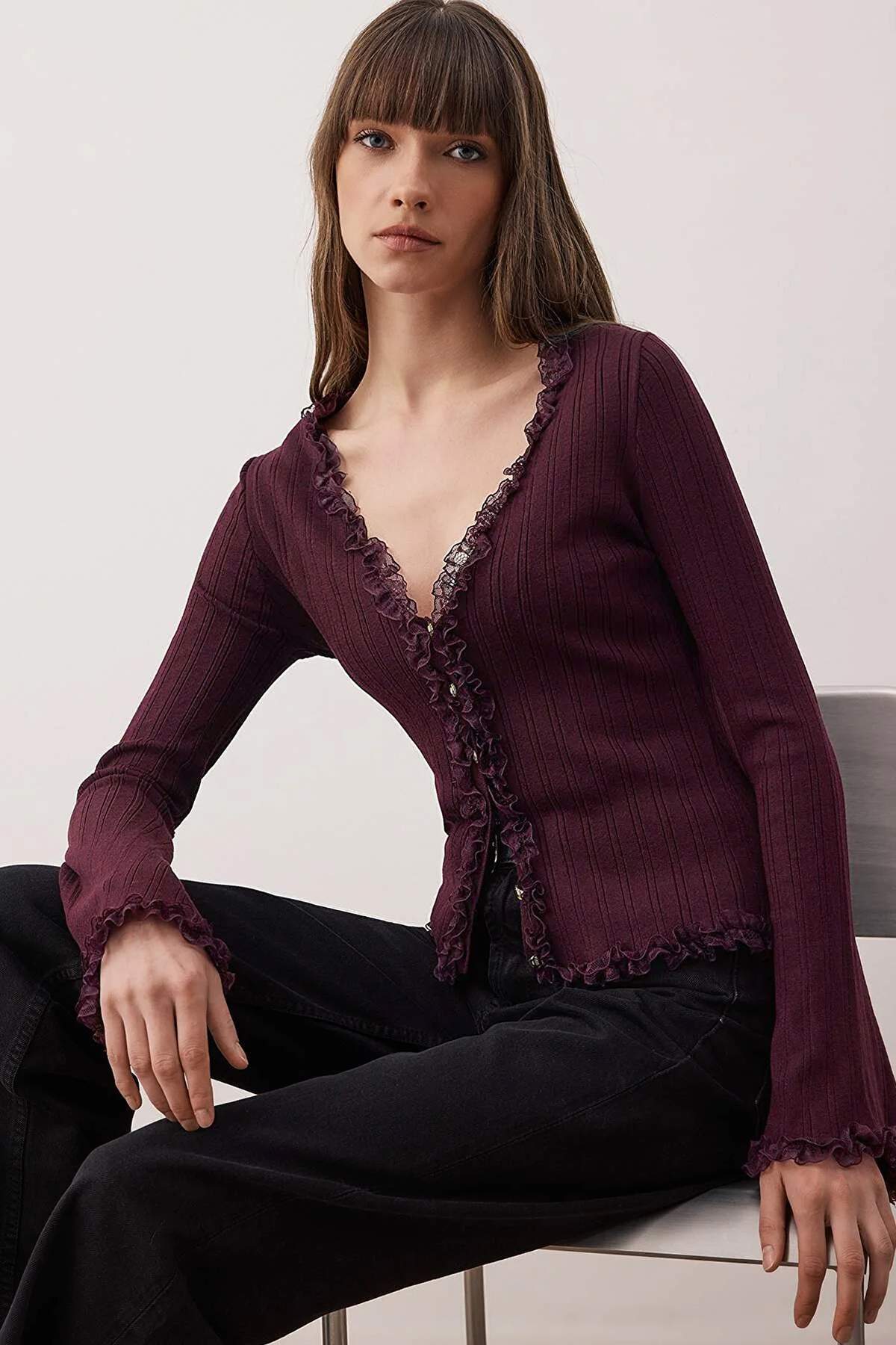 Trendyolmilla  Mürdüm Dantel Garnili Premium/Özel İplikli Fitted/Vücuda Oturan Triko Hırka TWOAW26HI00098