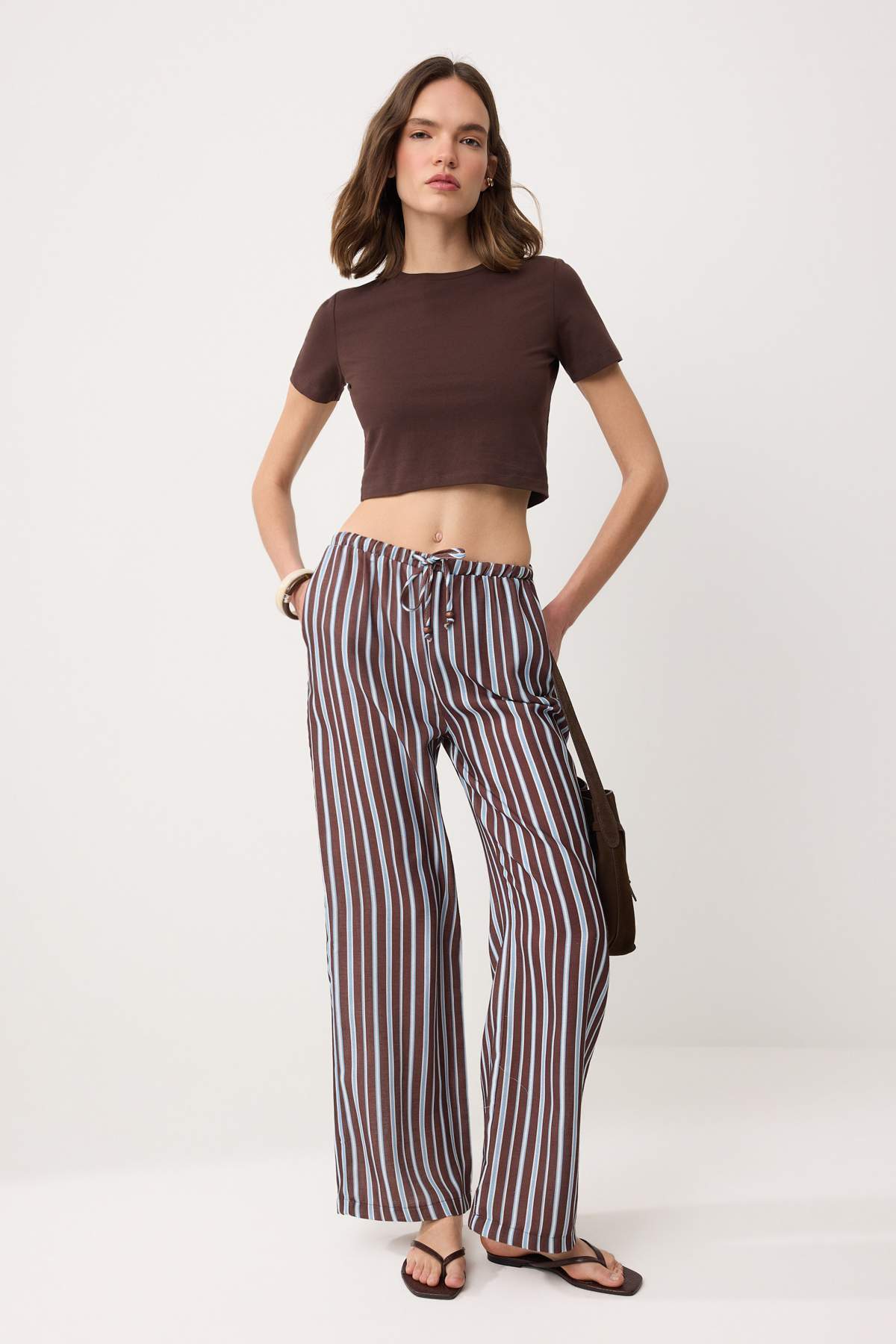 Trendyolmilla  Kahverengi-Çok Renkli Beli Lastikli Renkli Çizgili Wide Leg/Geniş Paça Pantolon TWOSS26PL00154