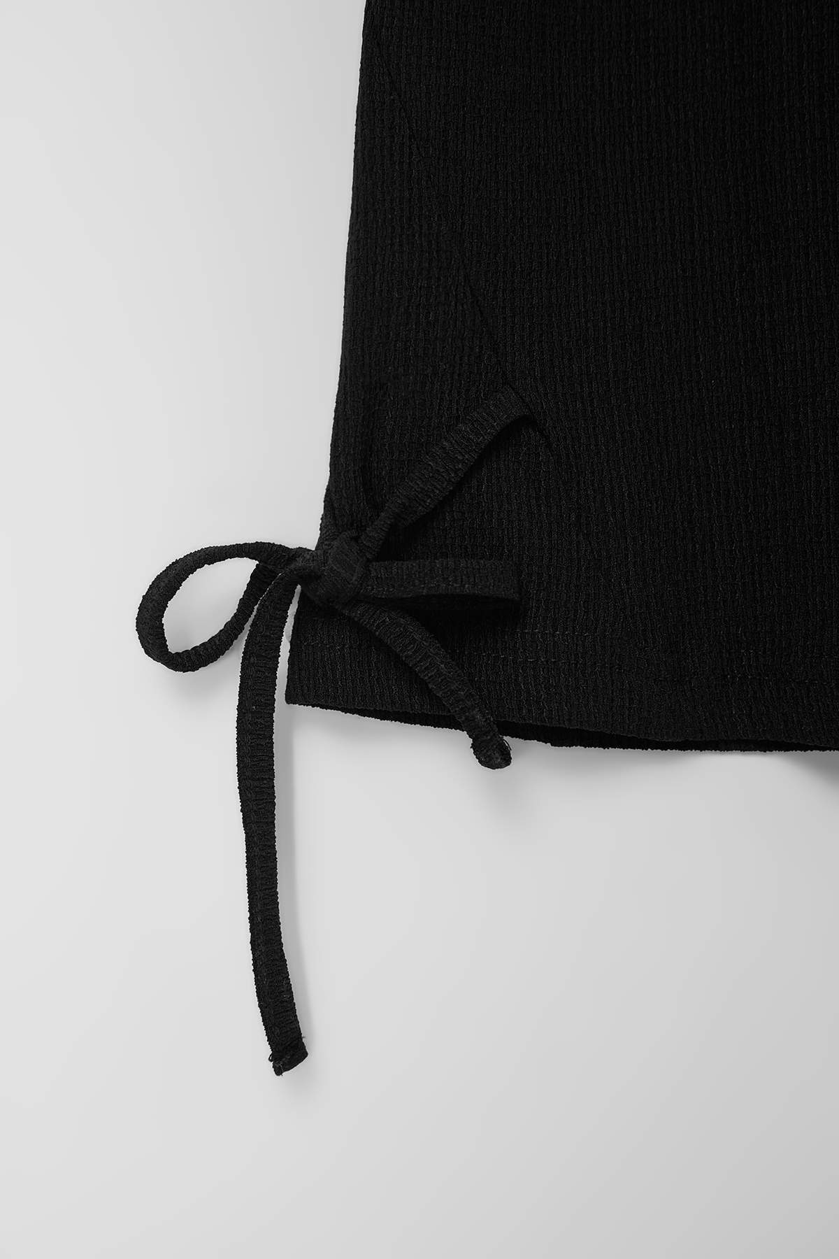 Trendyolmilla  Siyah Paçası Fiyonk Detaylı Bürümcük Dokulu Örme Büyük Beden Pantolon TBBSS26AR00037 - Görsel 2