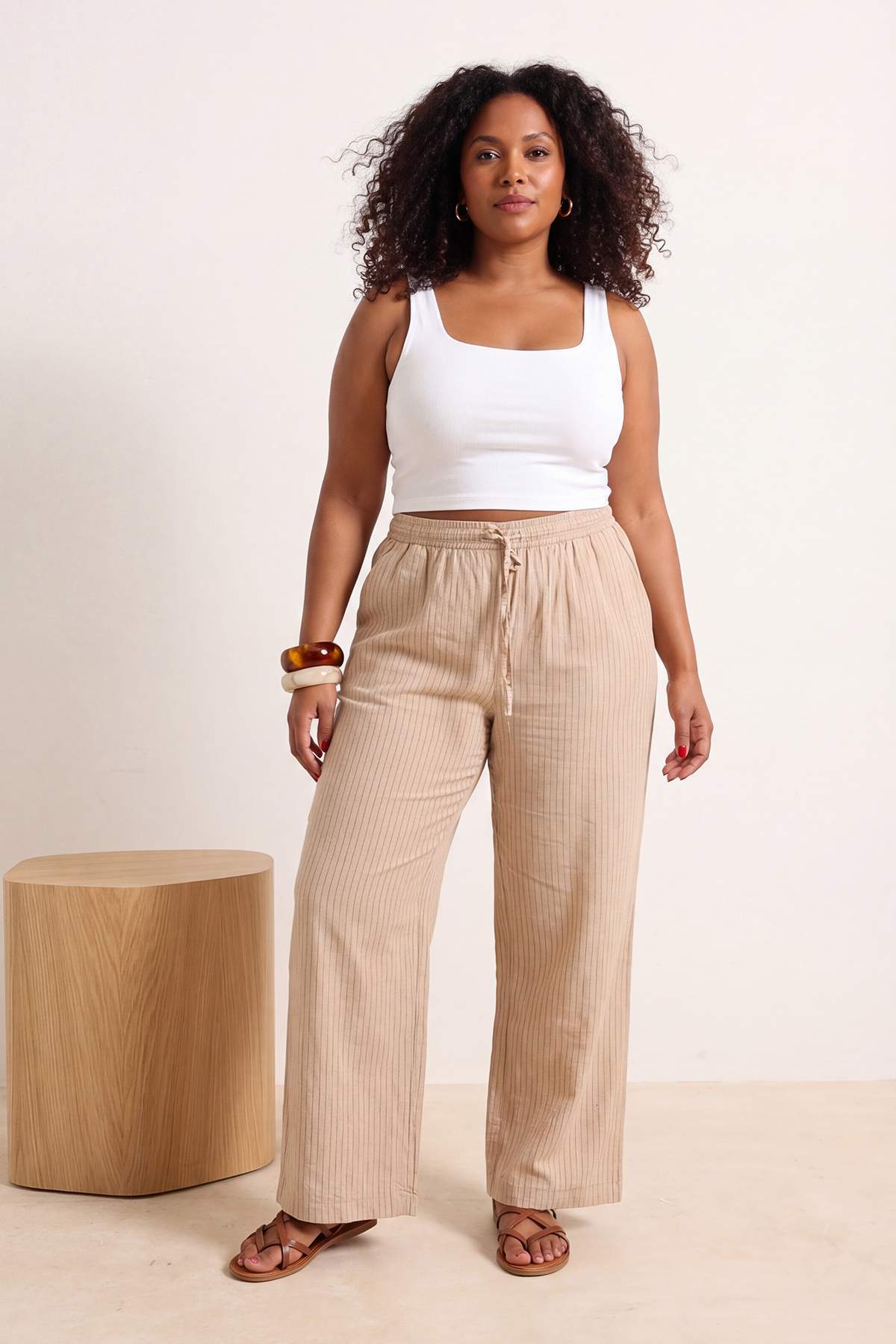 Trendyolmilla Curve Bej -Siyah Çizgili Kırışık Görünümlü Dokuma Yazlık Wide Leg Büyük Beden Pantolon TBBSS26AR00030