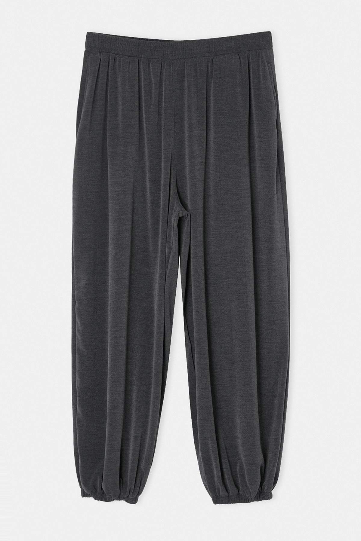 Trendyolmilla  Siyah Beli ve Paçası Lastikli Havuç/Şalvar Örme Büyük Beden Pantolon TBBSS26AR00035