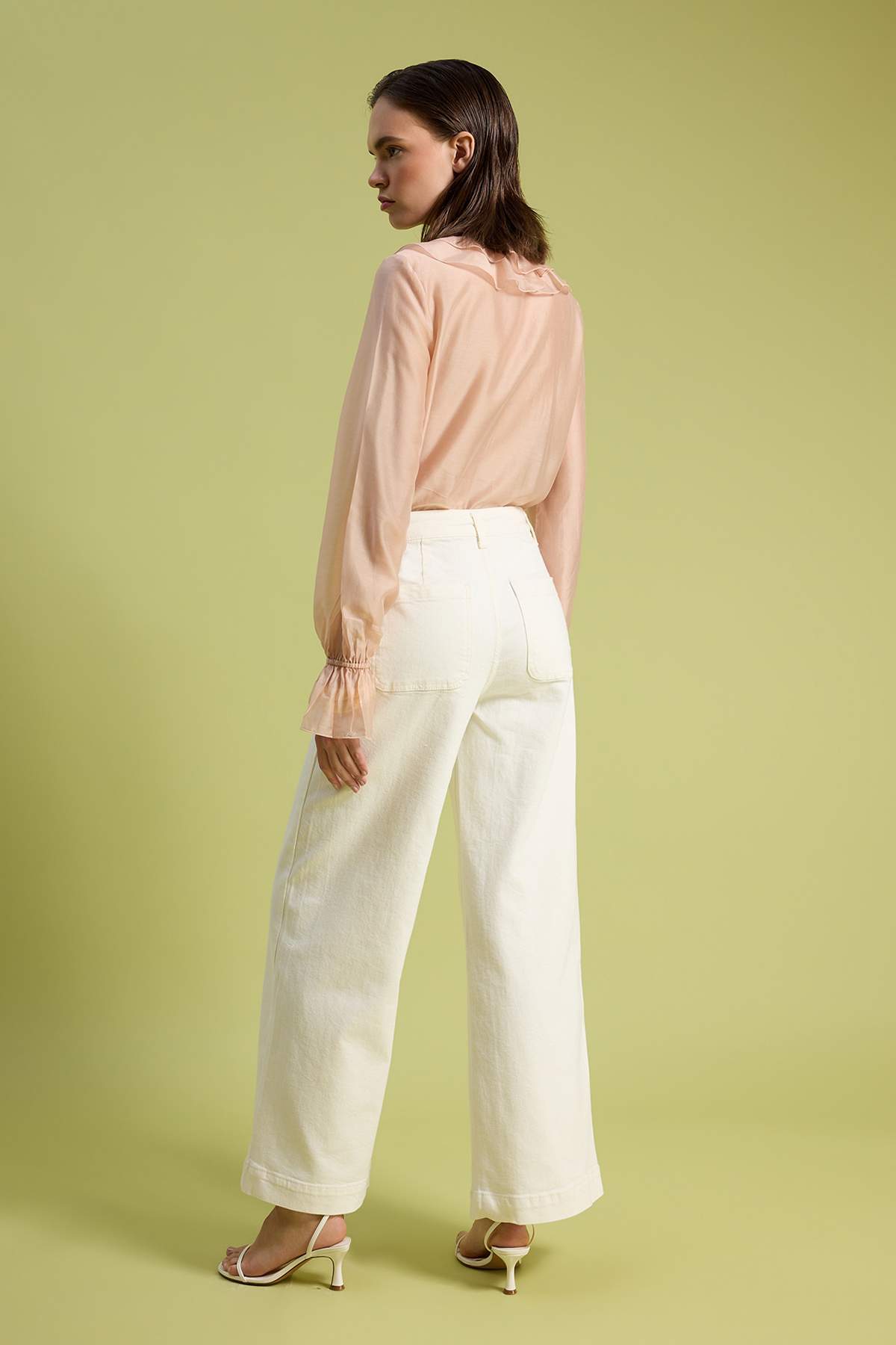 Trendyolmilla  Beyaz Cep Detaylı Comfort Normal Bel Wide Leg Jeans TWOSS26JE00304 - Görsel 4