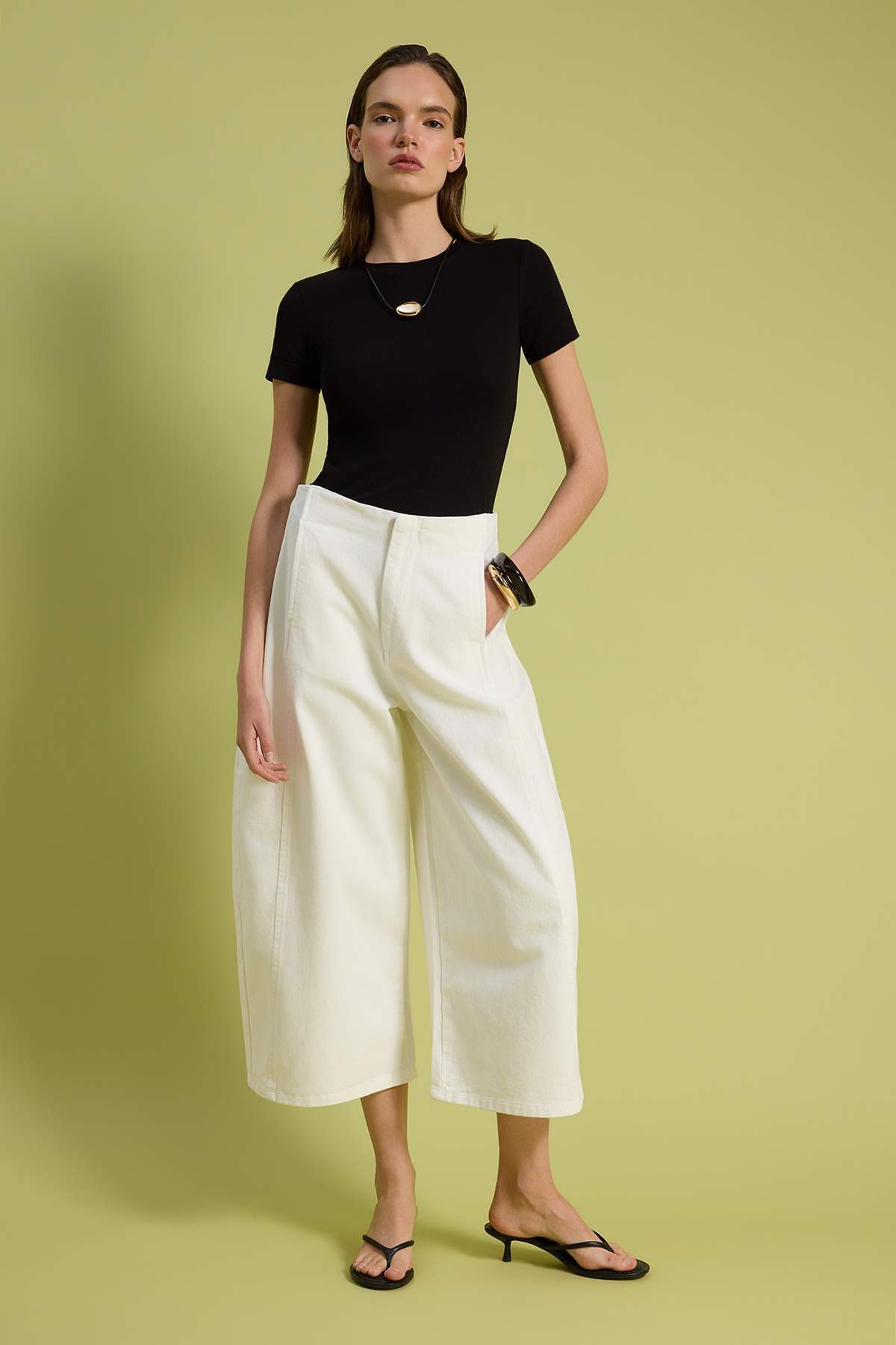 Trendyolmilla  Beyaz Bel Detaylı Yüksek Bel Kısa Boy Baggy Balon Jeans TWOSS26JE00298