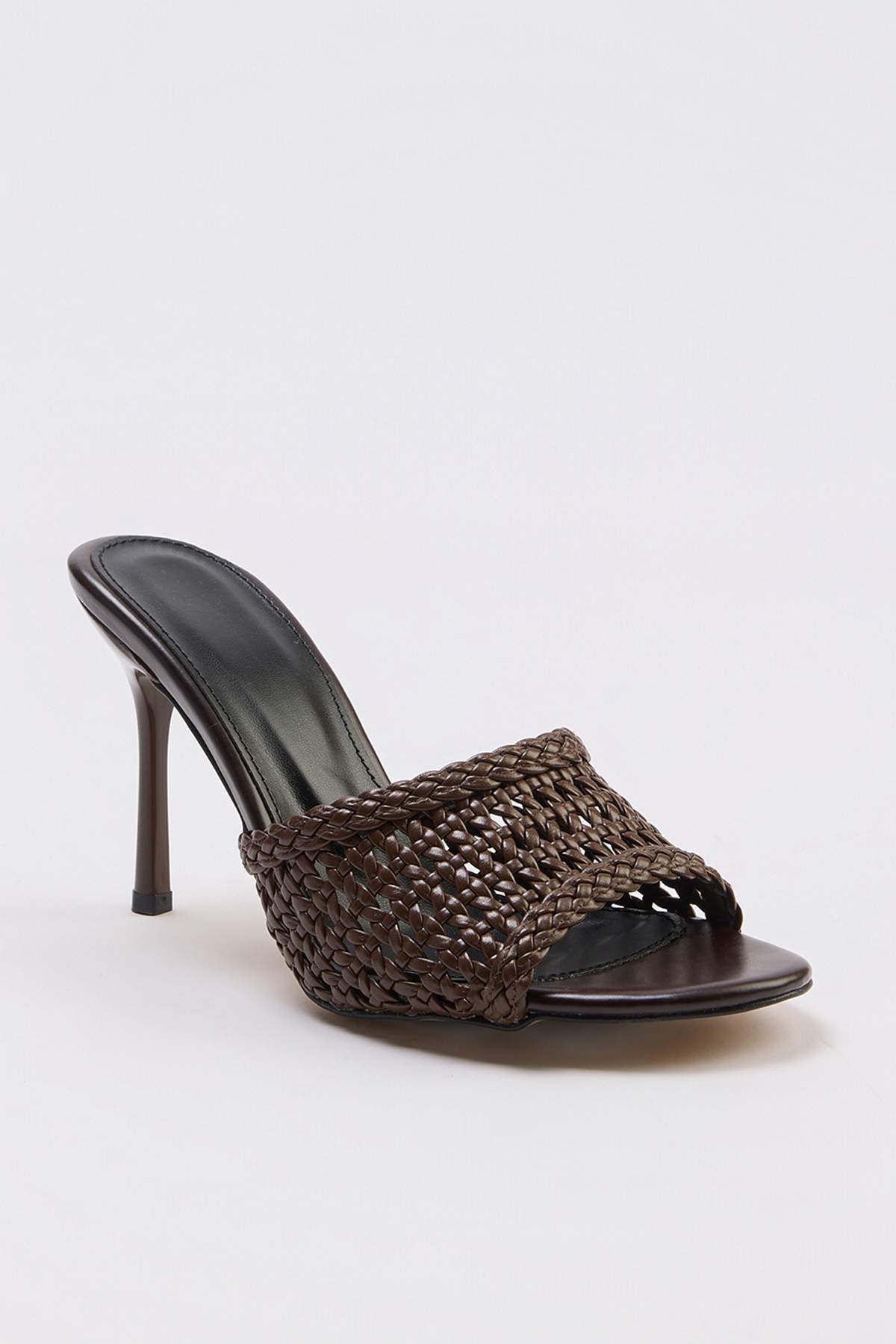 trendyol-shoes-womens-classic-high-heeled-sho