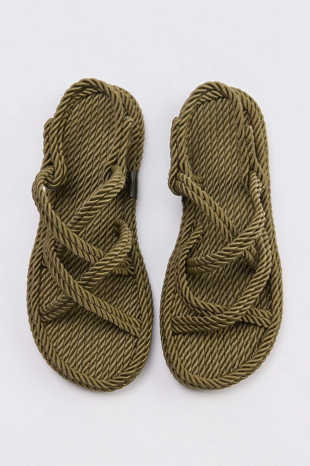 TRENDYOL SHOES Khakifarbene Damen-Strohsandalen mit überkreuzten Riemen und S...