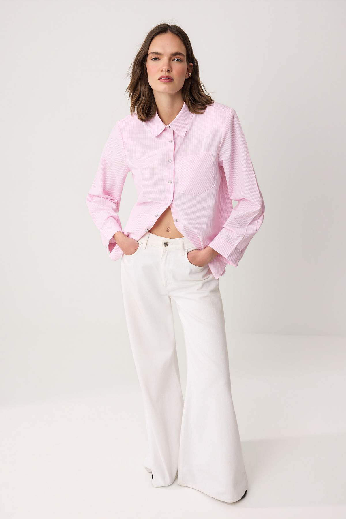 Trendyolmilla  Pembe-Çok Renkli Kareli Vatkalı Geniş Manşetli Oversize Gömlek TWOAW26GO00127 - Görsel 2