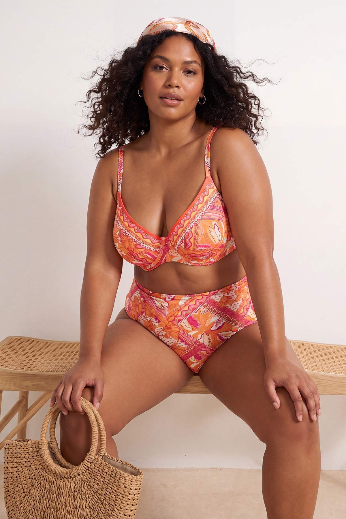 Trendyol Curve Mehrfarbiger, gemusterter Schal-Bikini-Unterteil mit hoher Tai...