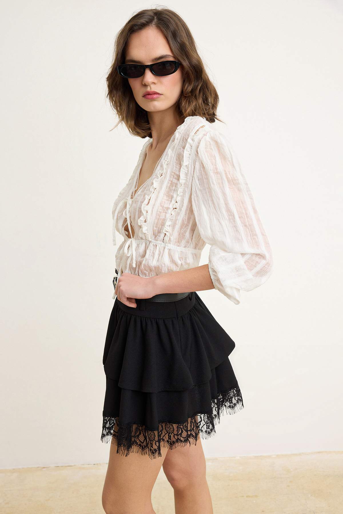 Trendyolmilla  Siyah Skater Dantel Detaylı Normal Bel Mini Scuba Krep Örme Etek TWOSS26ET00179 - Görsel 2