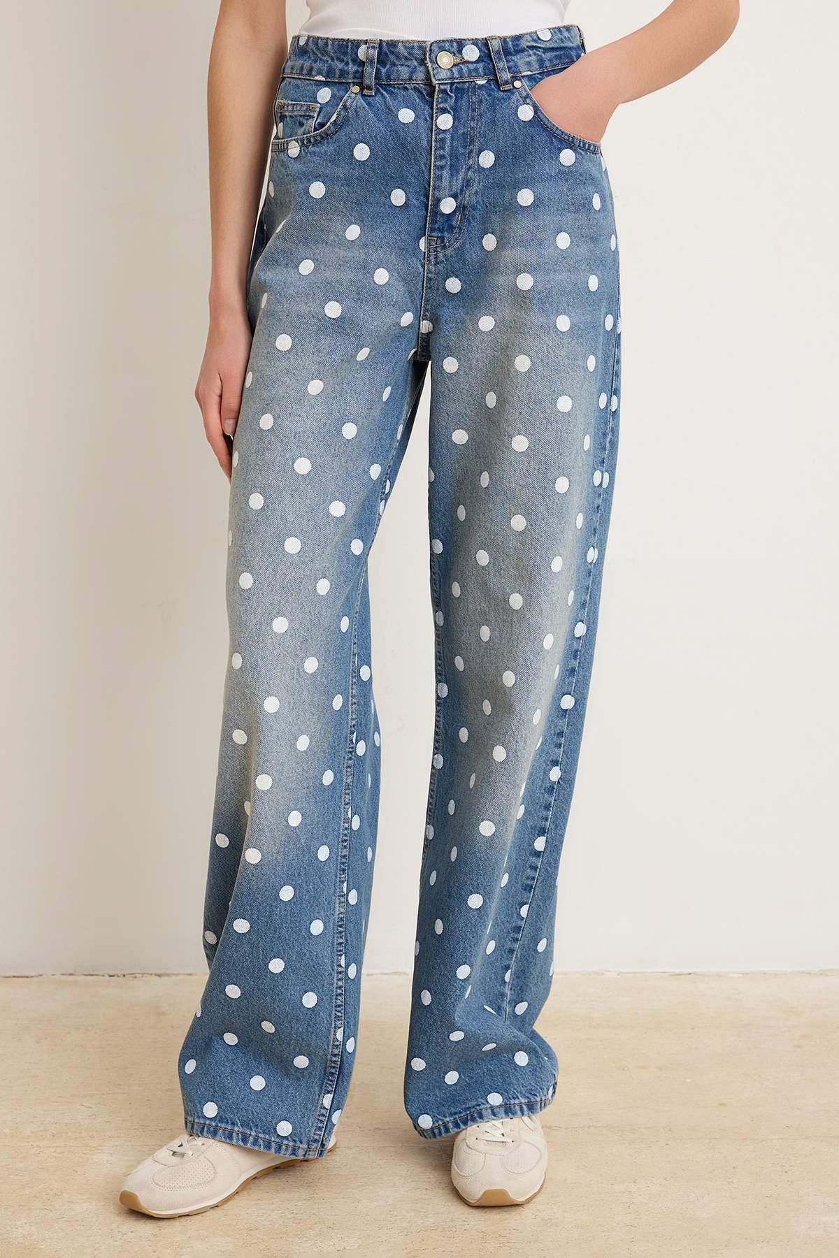 Trendyolmilla  Mavi Puantiyeli Yüksek Bel Wide Leg Jeans TWOSS26JE00336 - Görsel 3