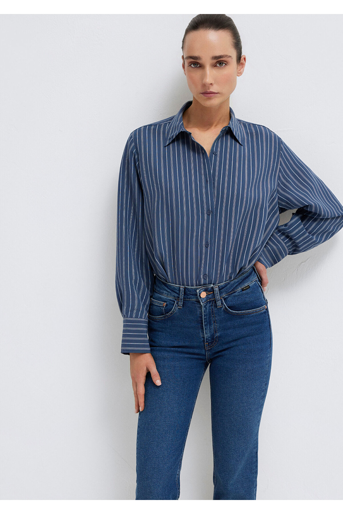 Çizgili (TENCEL™) Liyosel Karışımlı Gömlek Loose Fit / Bol Rahat Kesim 1211373-91385 — سرمه‌ای — تصویر 2 از 7