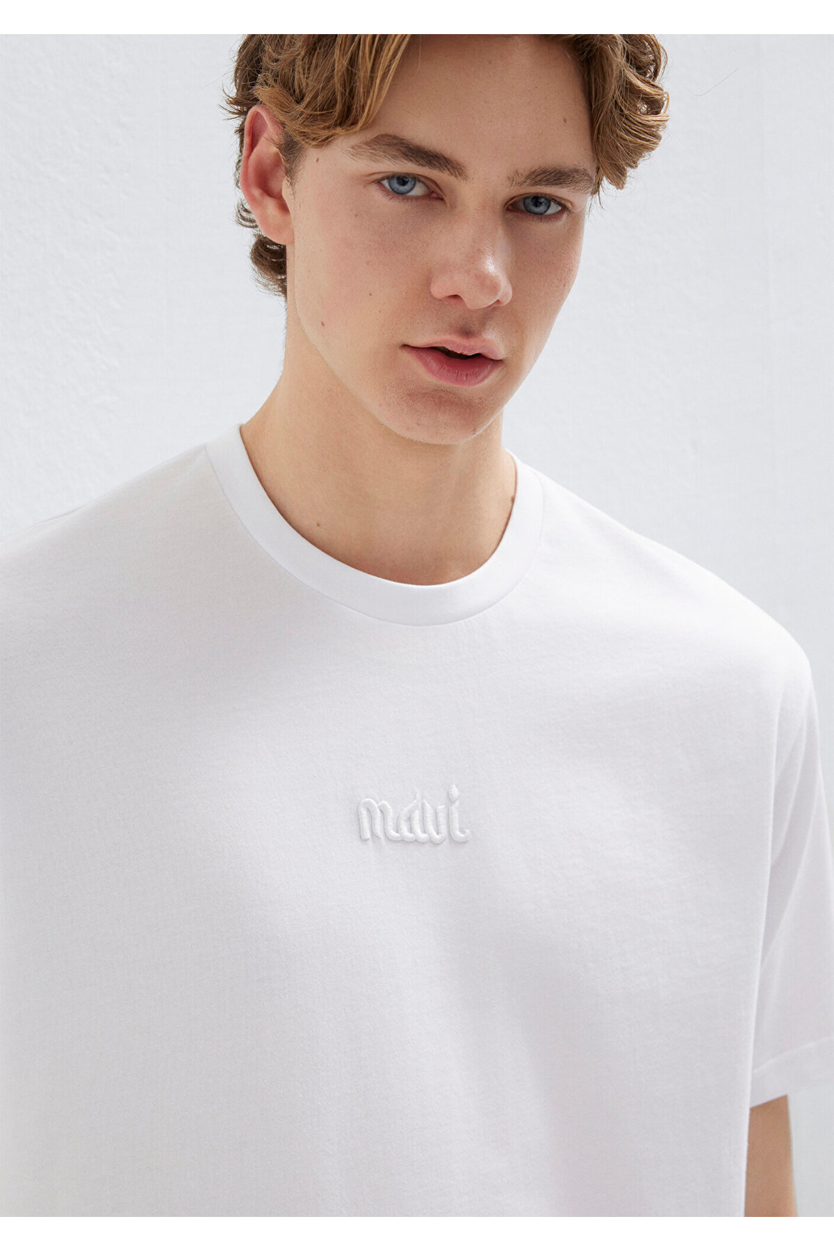 Mavi  Logo Baskılı Beyaz Tişört Loose Fit / Bol Rahat Kesim 0610100-620