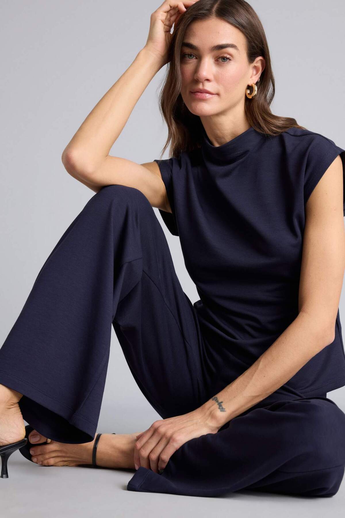 DeFacto Slim Fit, schmal geschnittene, ärmellose Bluse mit halbem Rollkragen ...