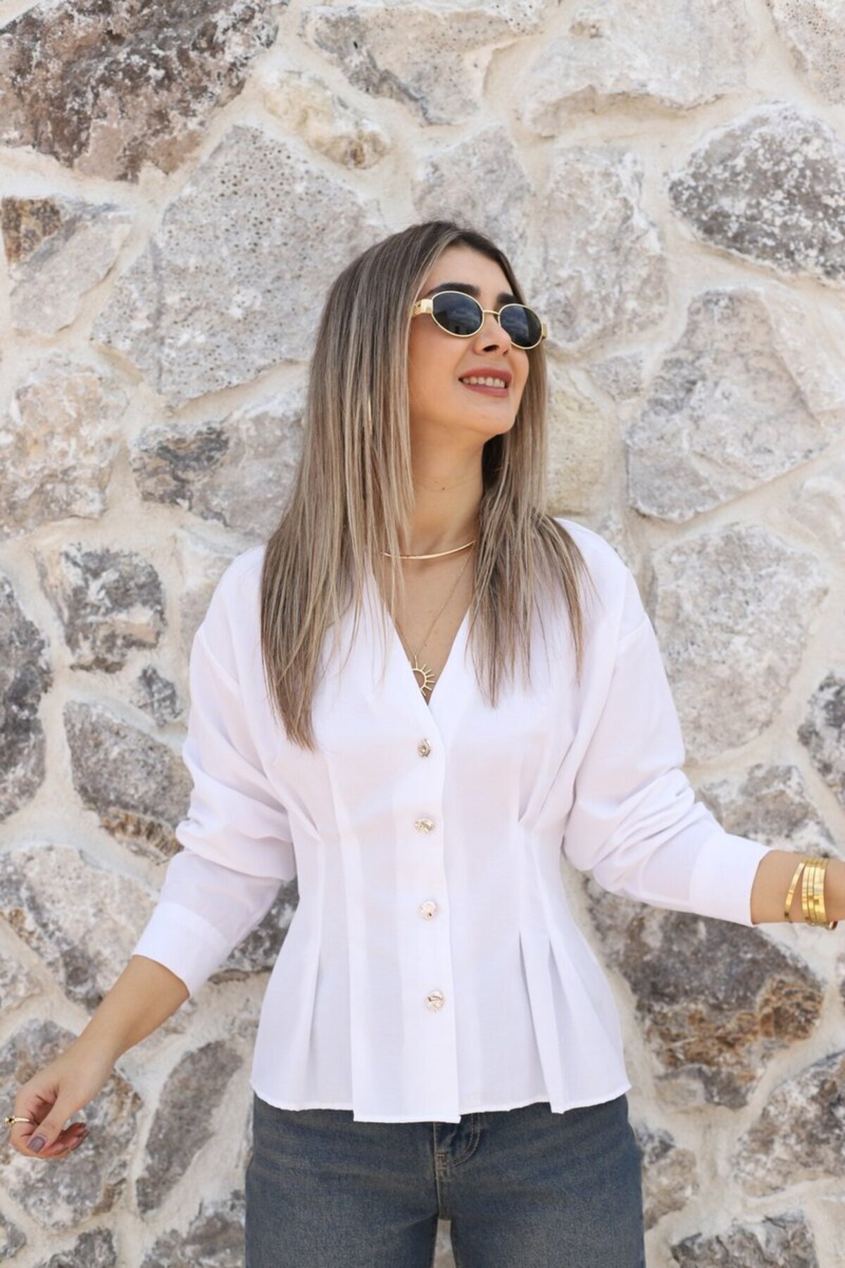bytugcekaya Beyaz Gold Düğmeli Pilili Gömlek