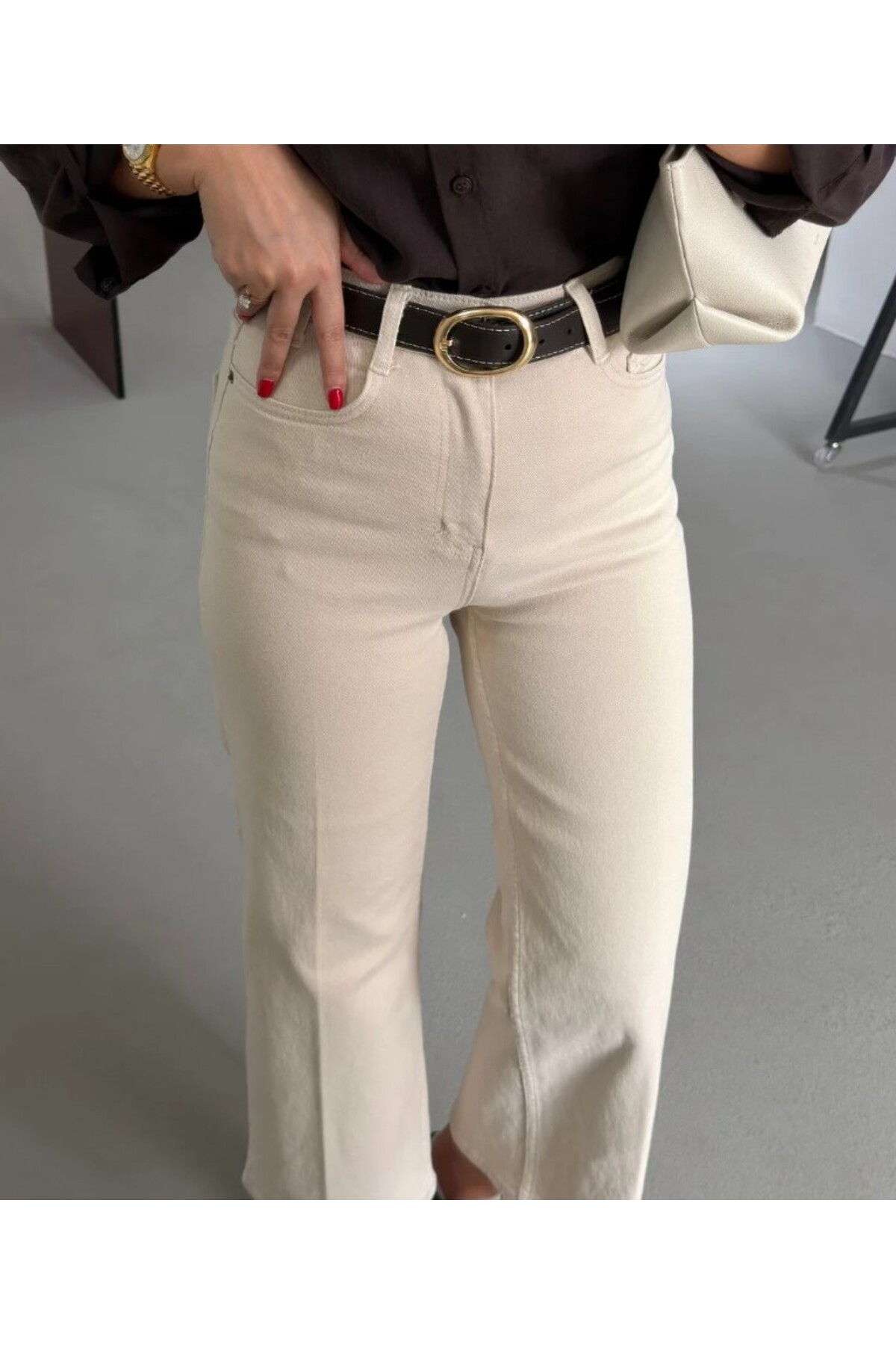 Sezgi Tekin  Premium Seri Kemer Detay Ütü İzli Krem Flare Jean - Görsel 6