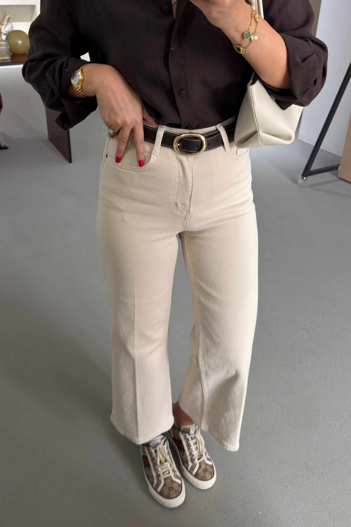 Sezgi Tekin  Premium Seri Kemer Detay Ütü İzli Krem Flare Jean - Görsel 3