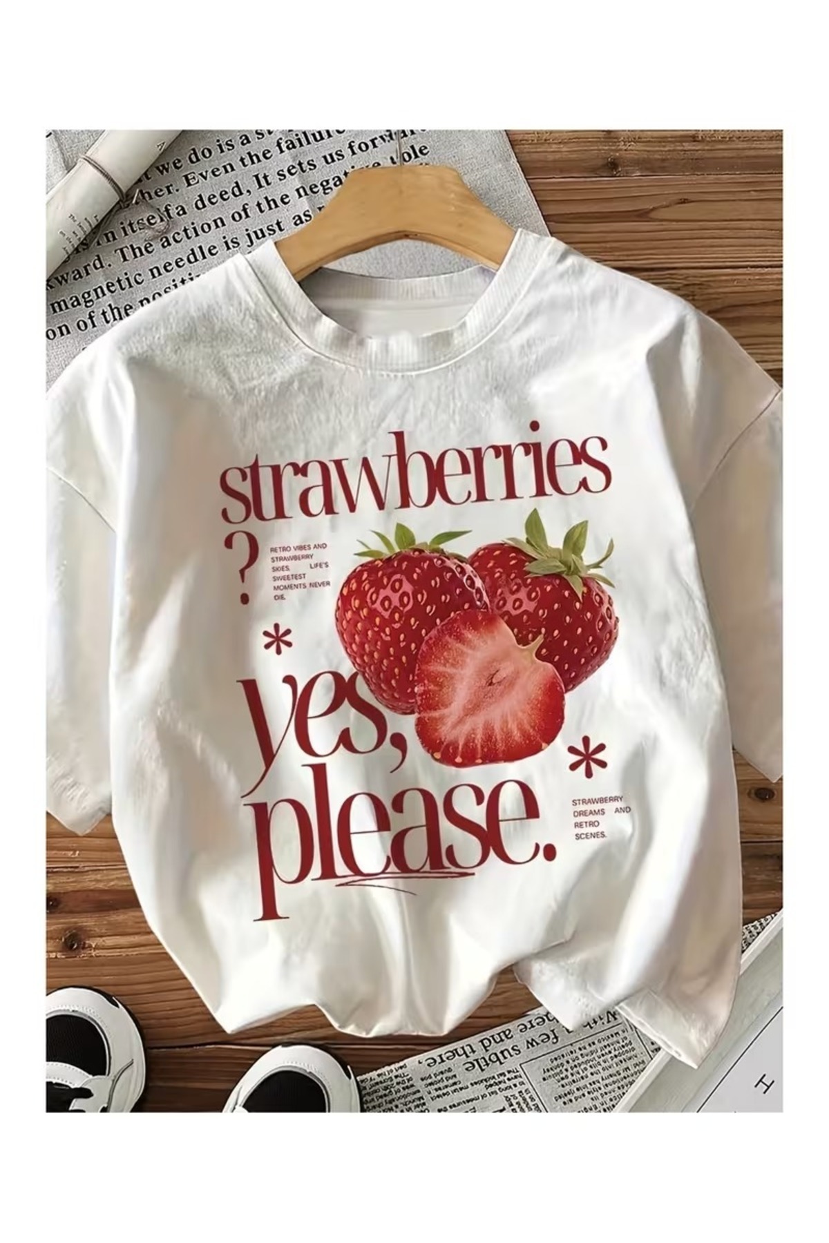DAXİS Sportwear Company PARİS STRAWBERRİES ÇİLEK BASKILI TİŞÖRT